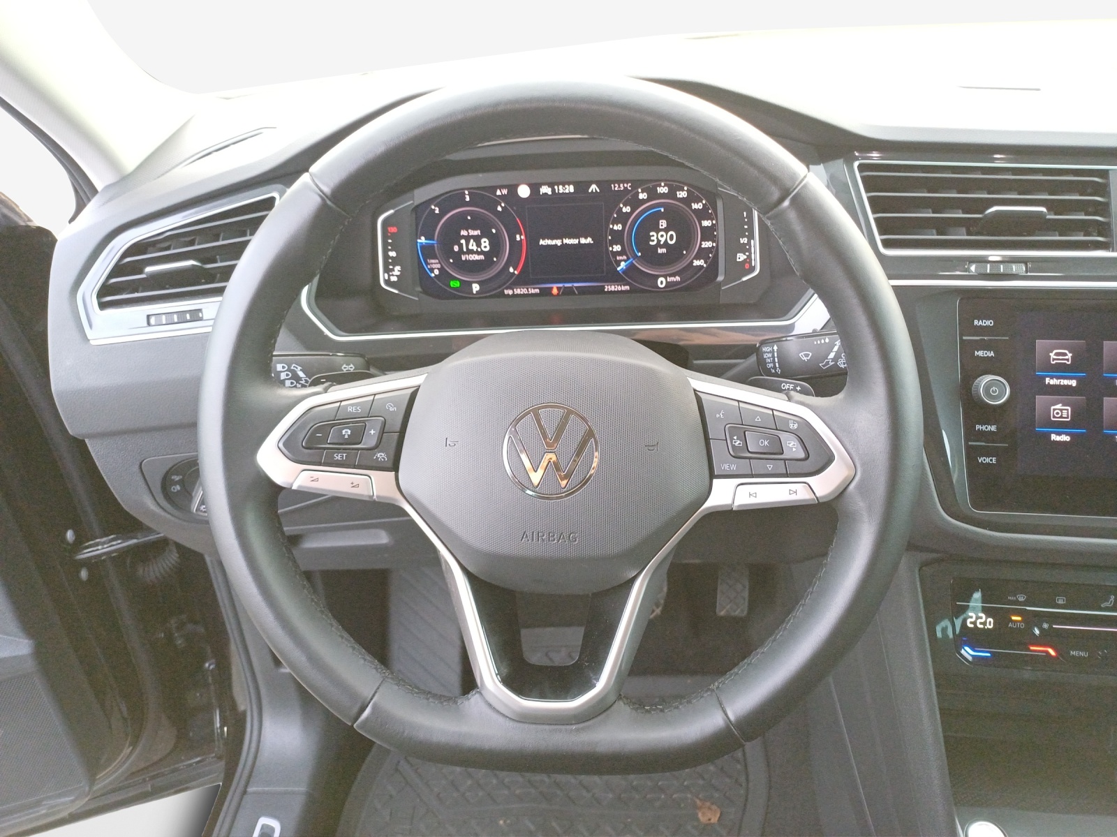 VW Tiguan 2.0 TDI SCR Elegance 4Motion DSG-image-9