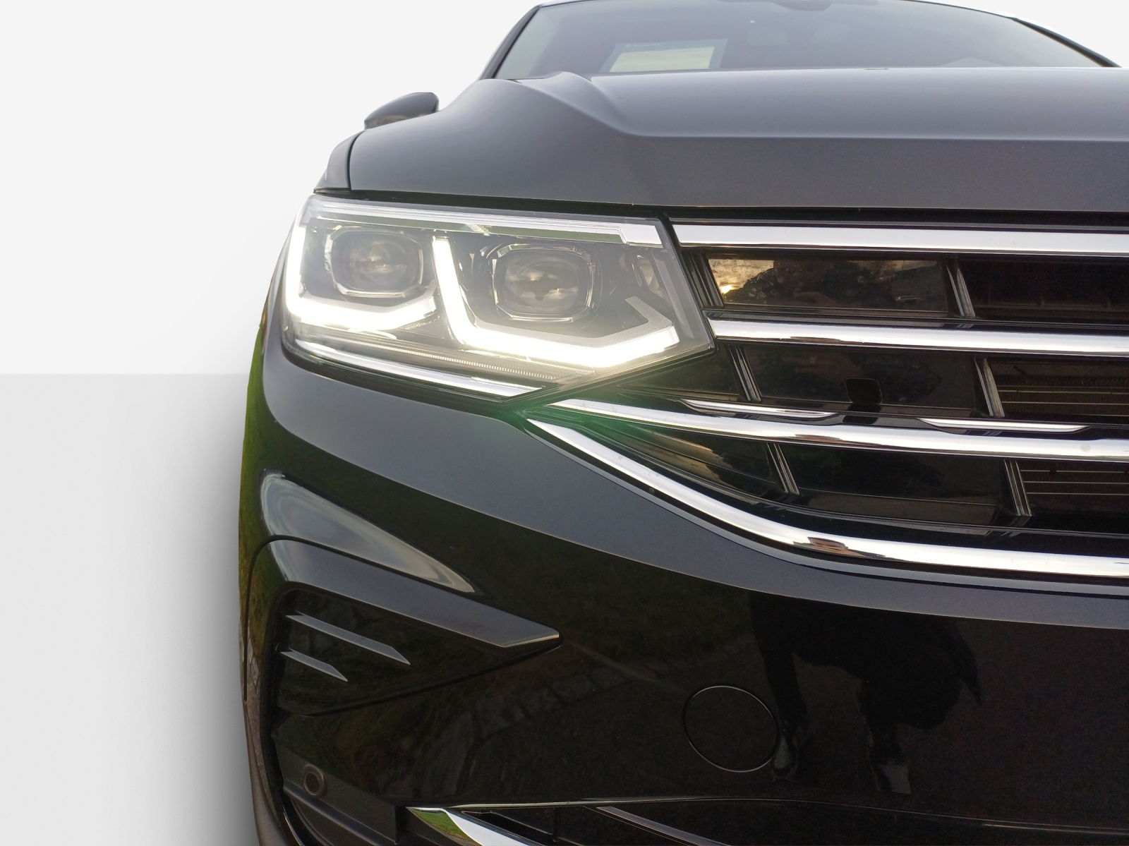 VW Tiguan 2.0 TDI SCR Elegance 4Motion DSG-image-13