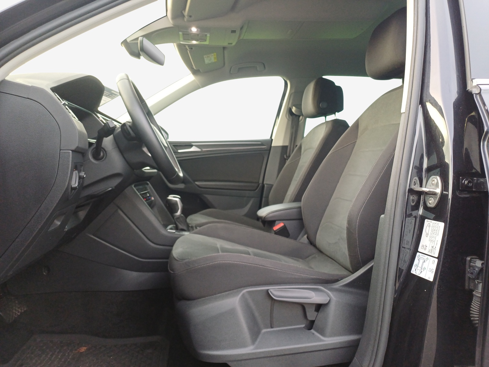 VW Tiguan 2.0 TDI SCR Elegance 4Motion DSG-image-7