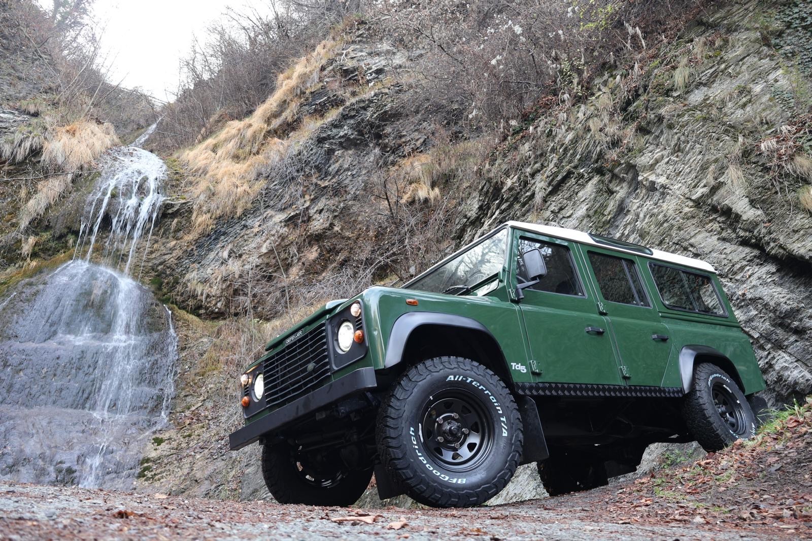LAND ROVER Defender 110 CSW 2.5 Td5-image-0