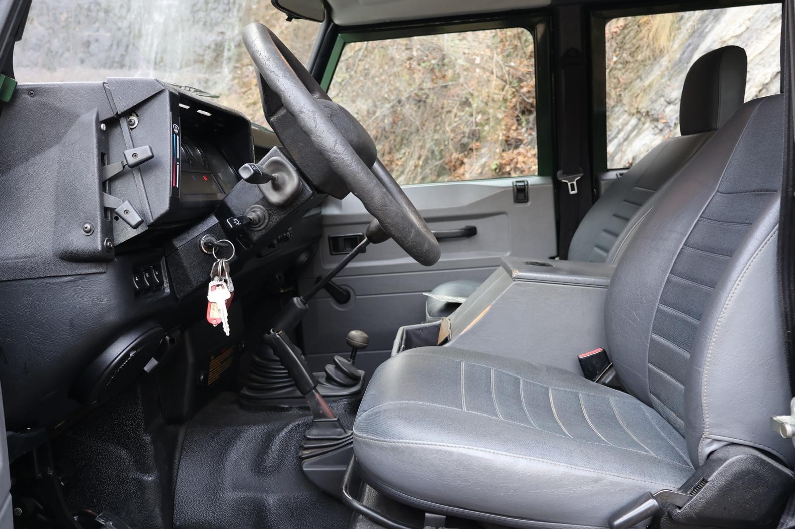 LAND ROVER Defender 110 CSW 2.5 Td5-image-4