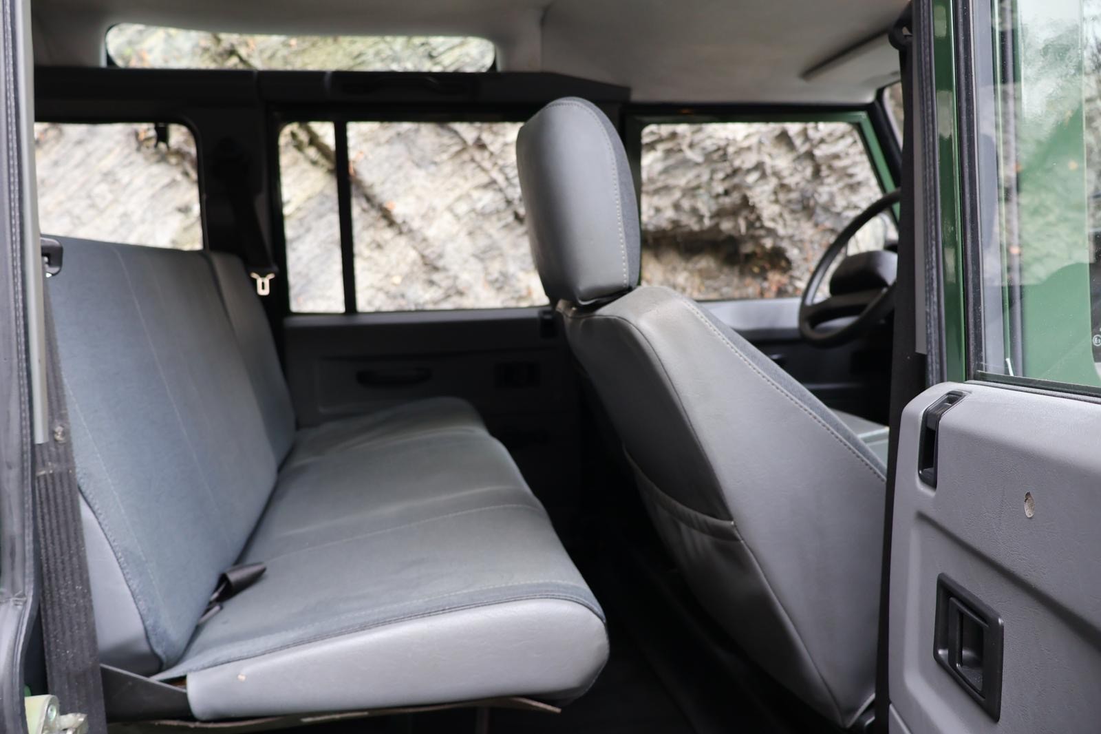 LAND ROVER Defender 110 CSW 2.5 Td5-image-6