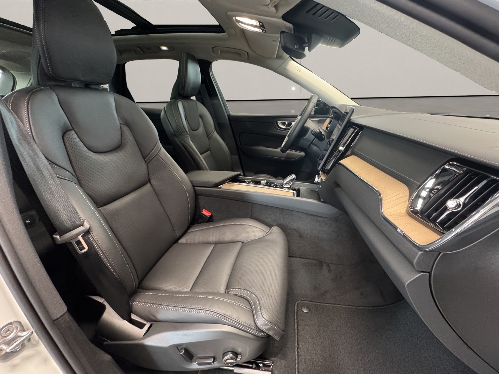 VOLVO XC60 2.0 T8 TE Ultra Dark eAWD-image-10