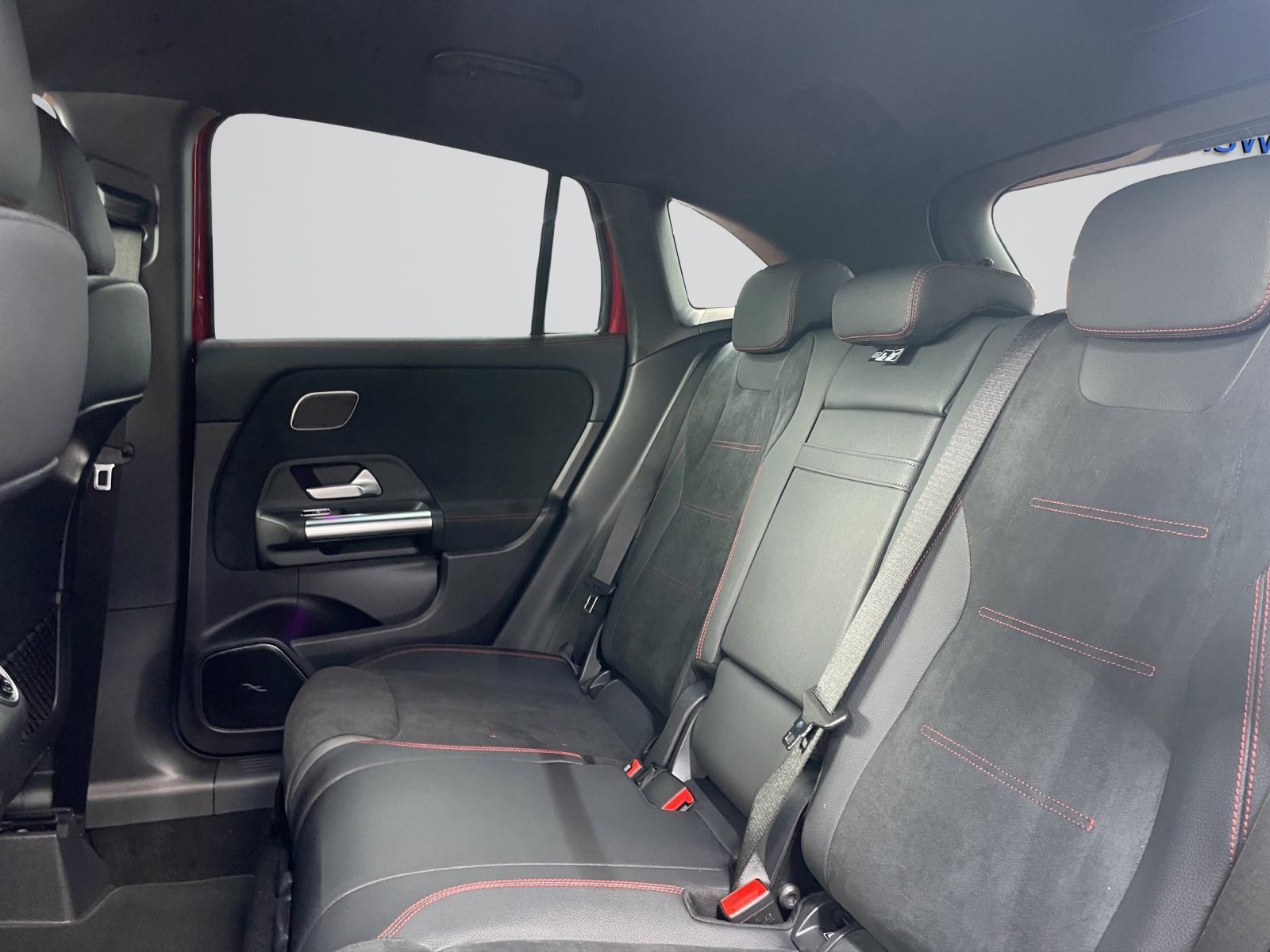 MERCEDES-BENZ GLA 200 Night Star AMG Line-image-7