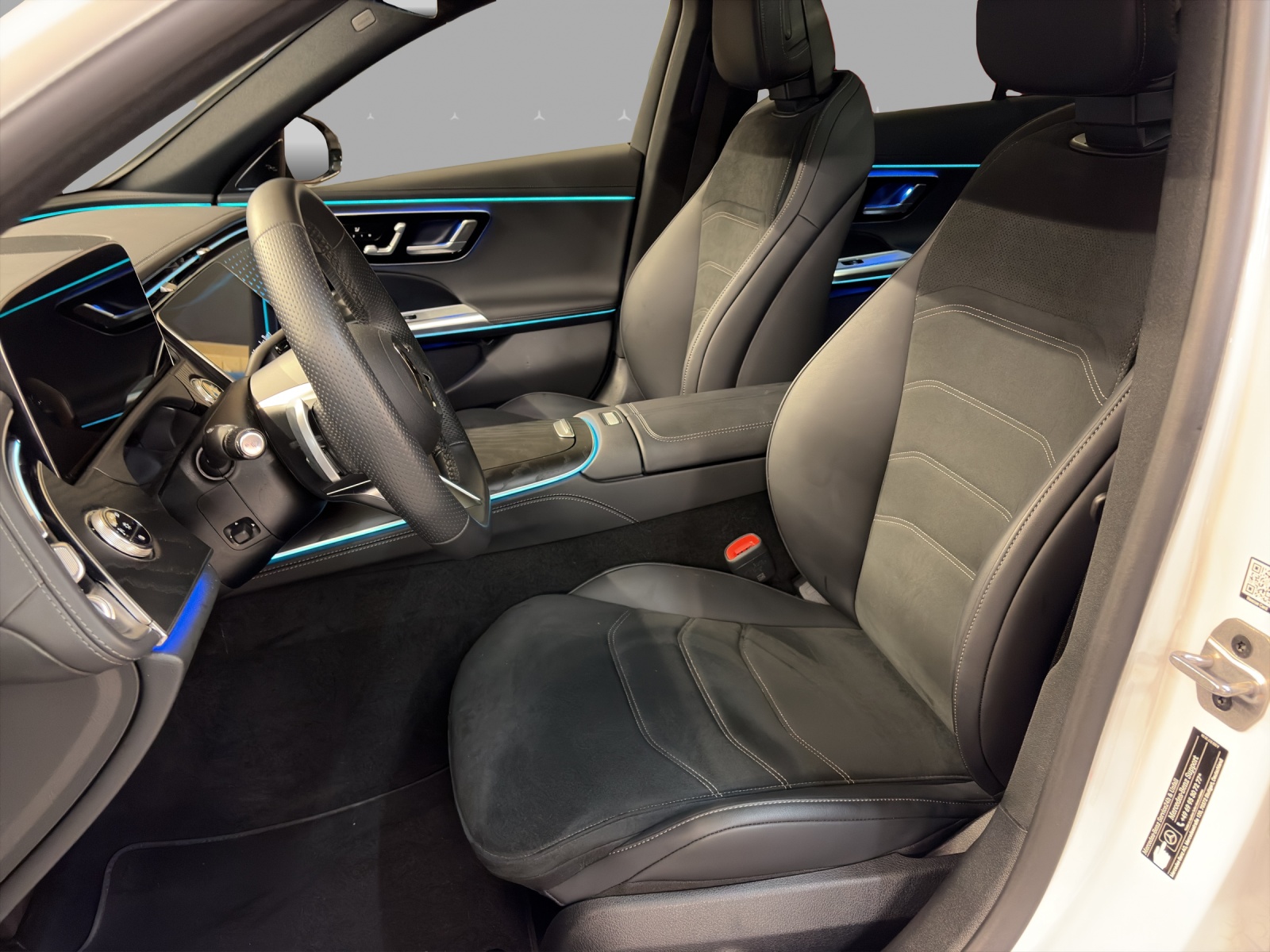 MERCEDES-BENZ E 450 d 4M - AMG / 360 Grad Kamera / Digital Light / Panorama-Dach-image-9
