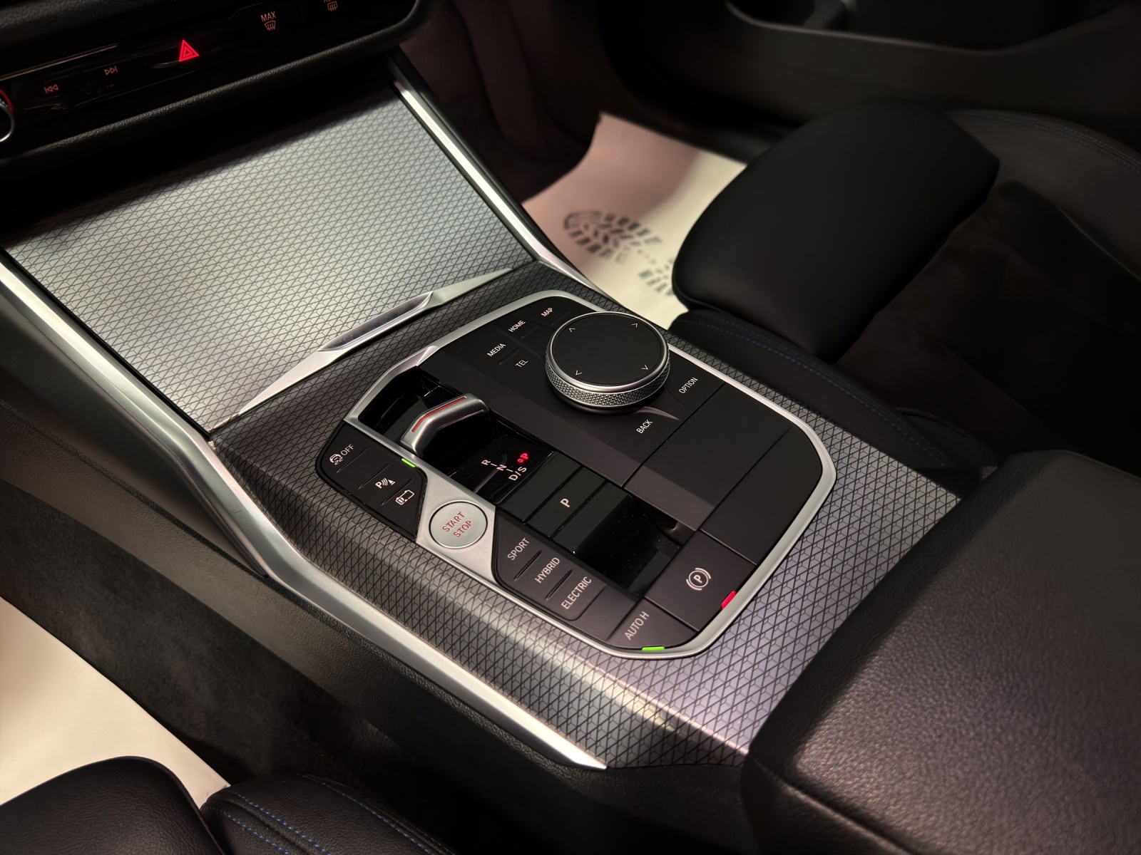 BMW 330e Steptronic M Sport-image-10