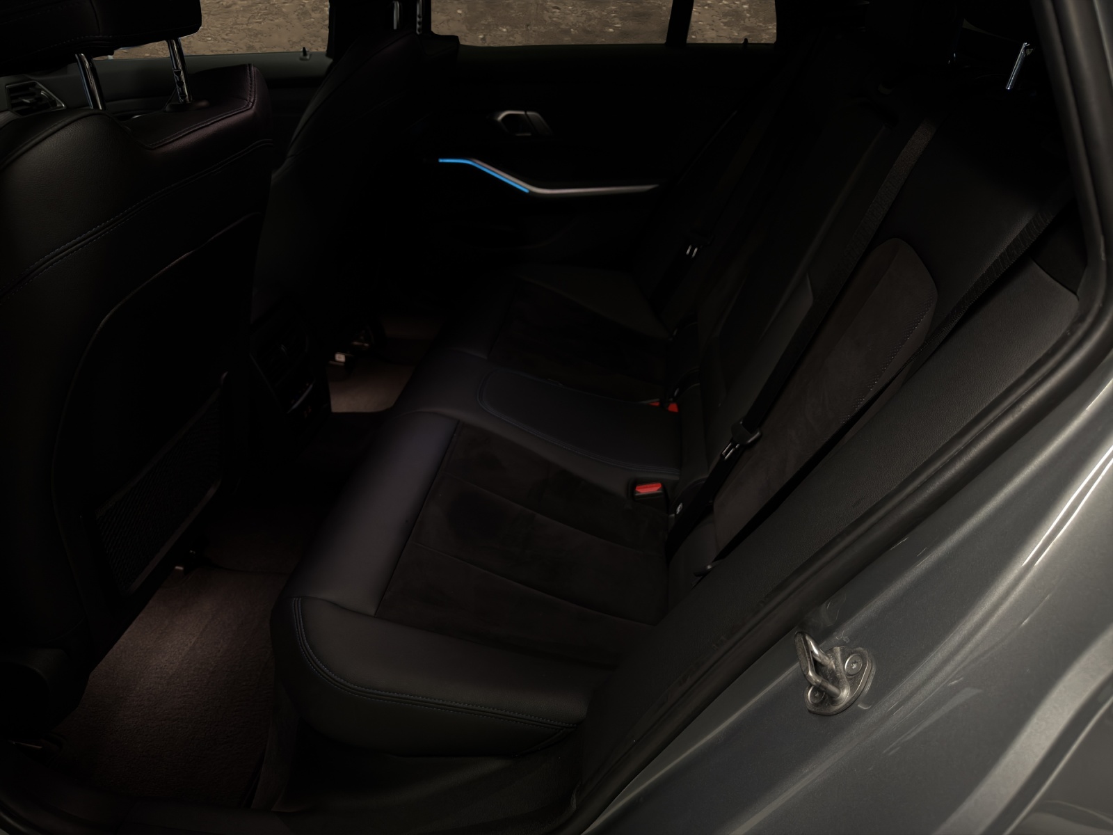 BMW 330e Steptronic M Sport-image-13