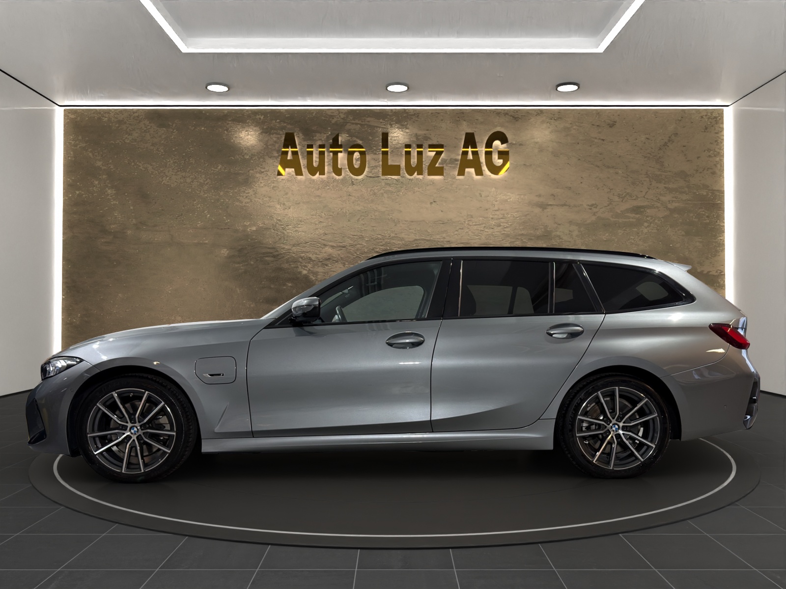 BMW 330e Steptronic M Sport-image-5
