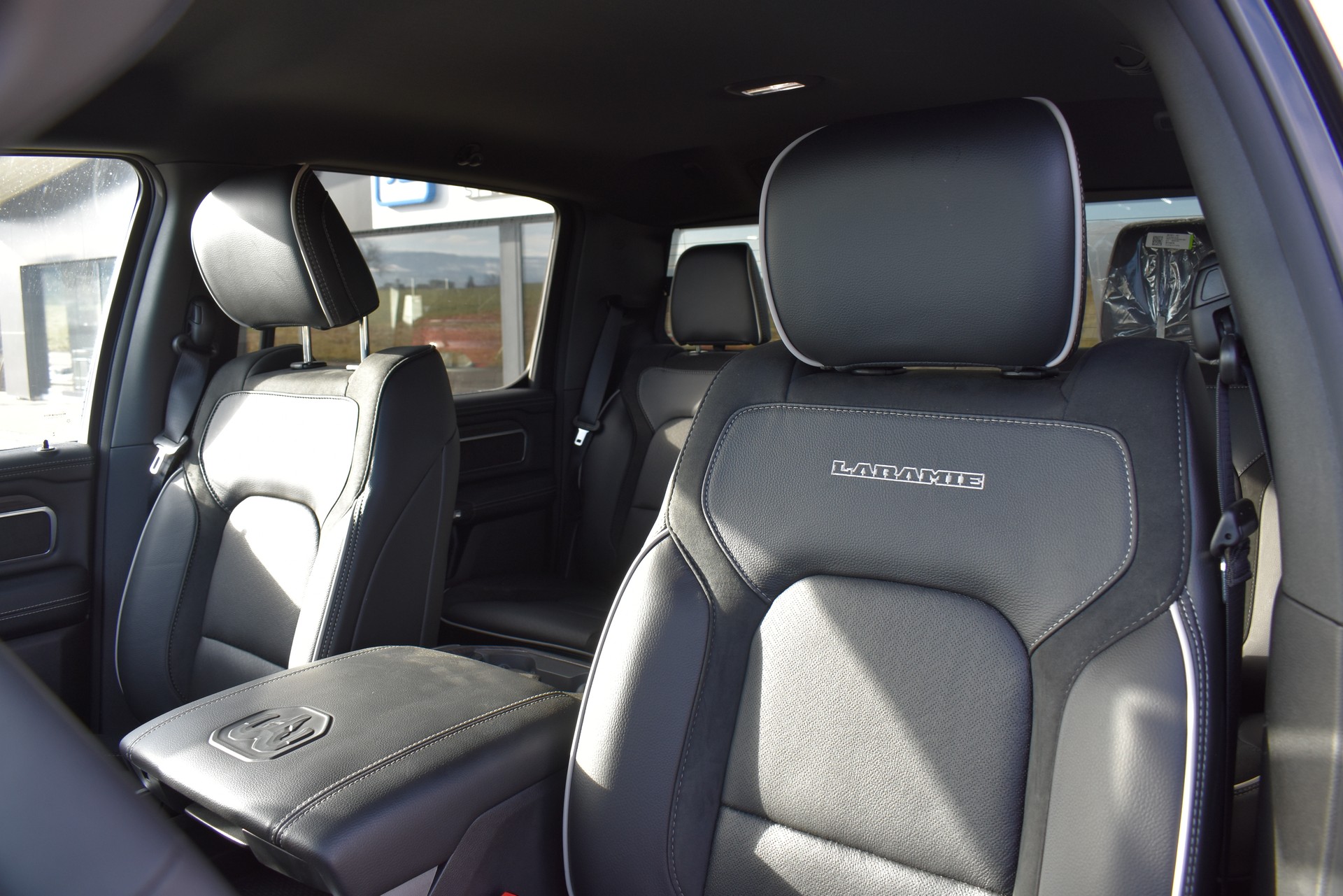 DODGE RAM 1500 CrewCab Laramie 3.0-image-12