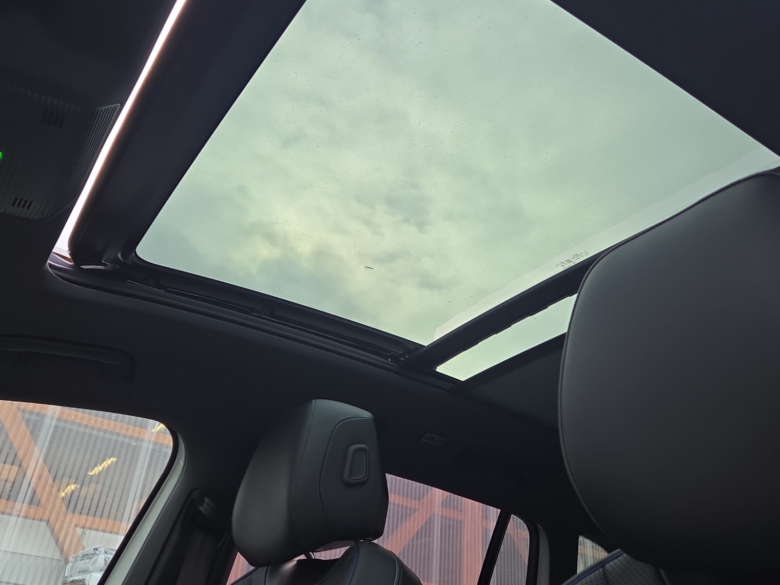 VW Tiguan 2.0 TDI SCR R-Line 4Motion DSG-image-9