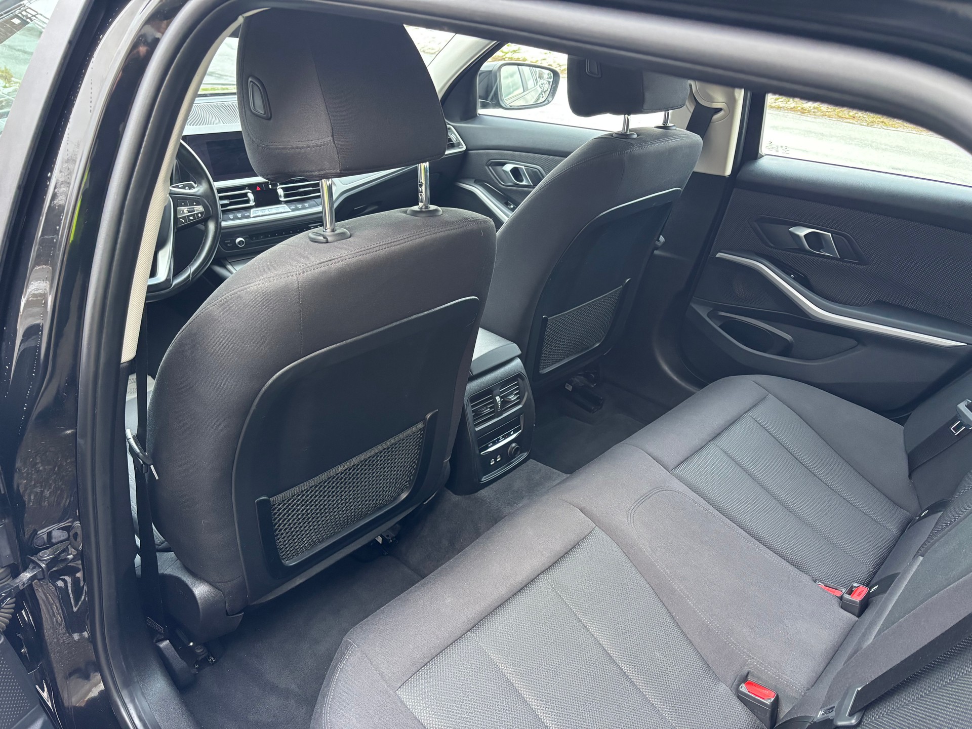 BMW 320d xDrive Touring Steptronic-image-11