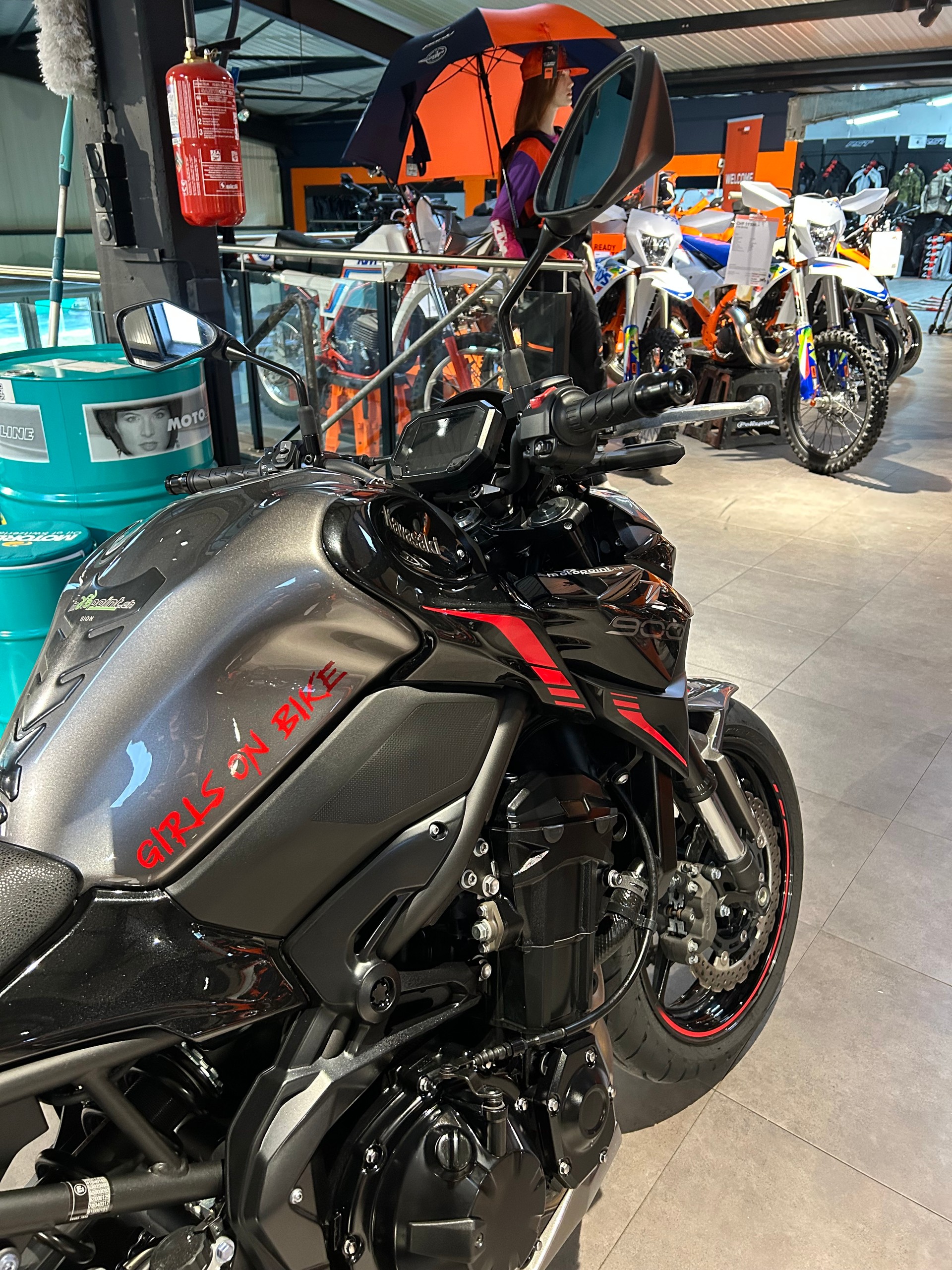 KAWASAKI Z 900-image-7