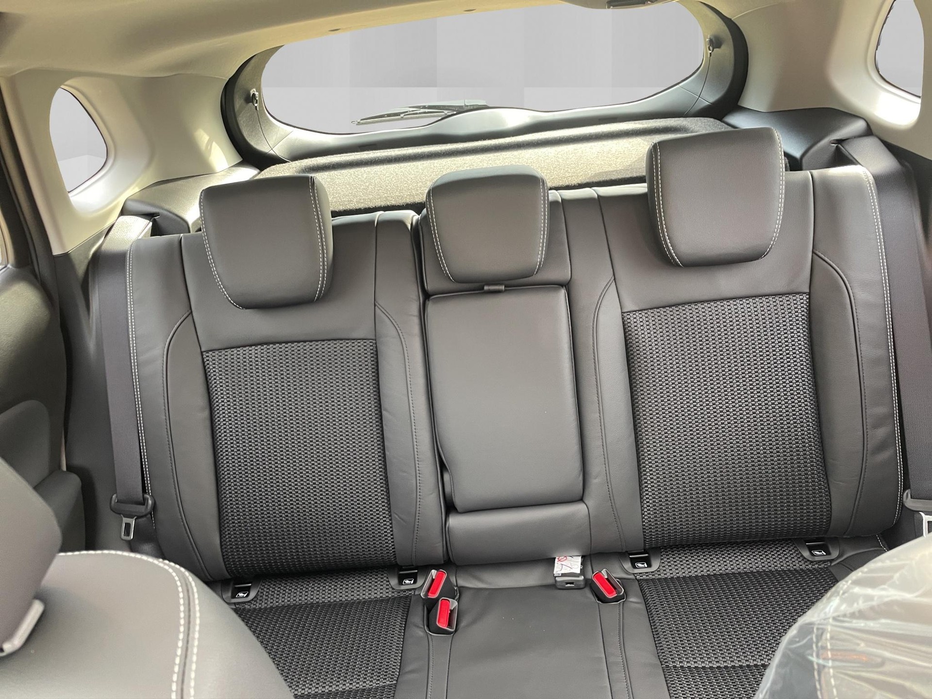 SUZUKI S-Cross 1.4 T Sakura Top Hybrid 4x4-image-6