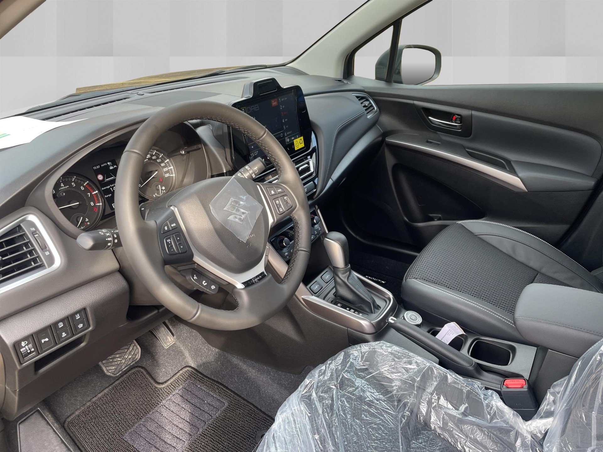 SUZUKI S-Cross 1.4 T Sakura Top Hybrid 4x4-image-5