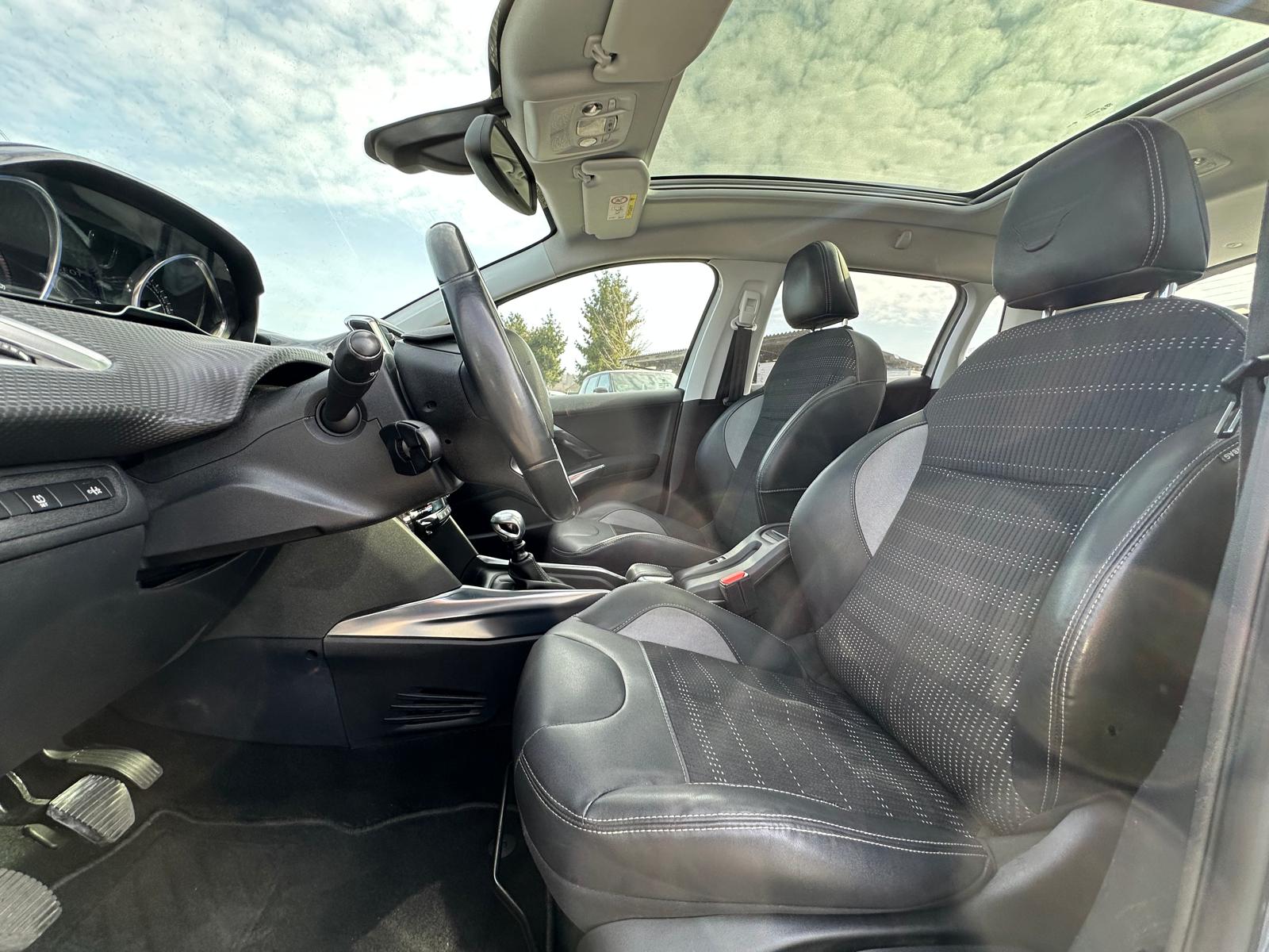 PEUGEOT 2008 1.6 e-HDi Allure-image-7