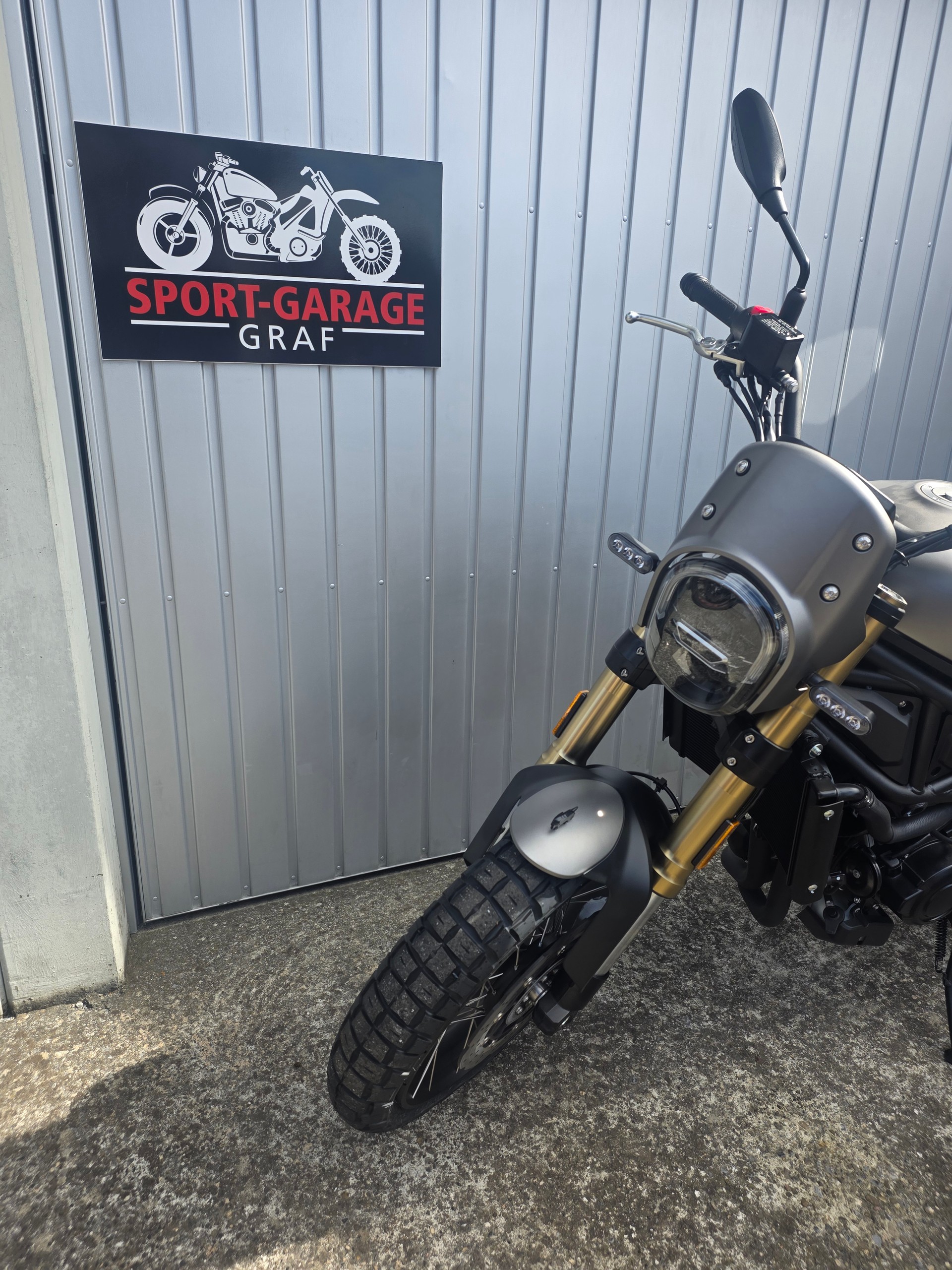 BENELLI Leoncino 800-showroom-element-3