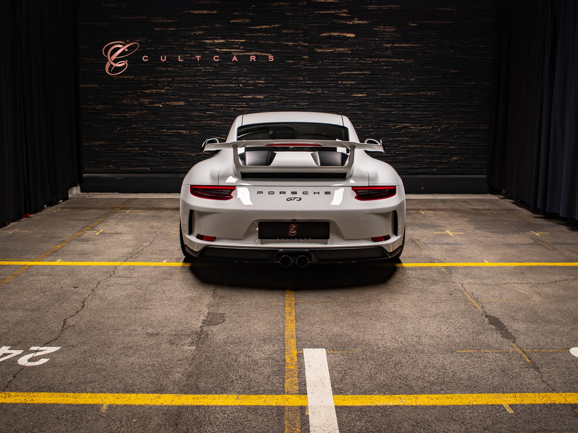 PORSCHE 911 GT3 PDK-showroom-element-3