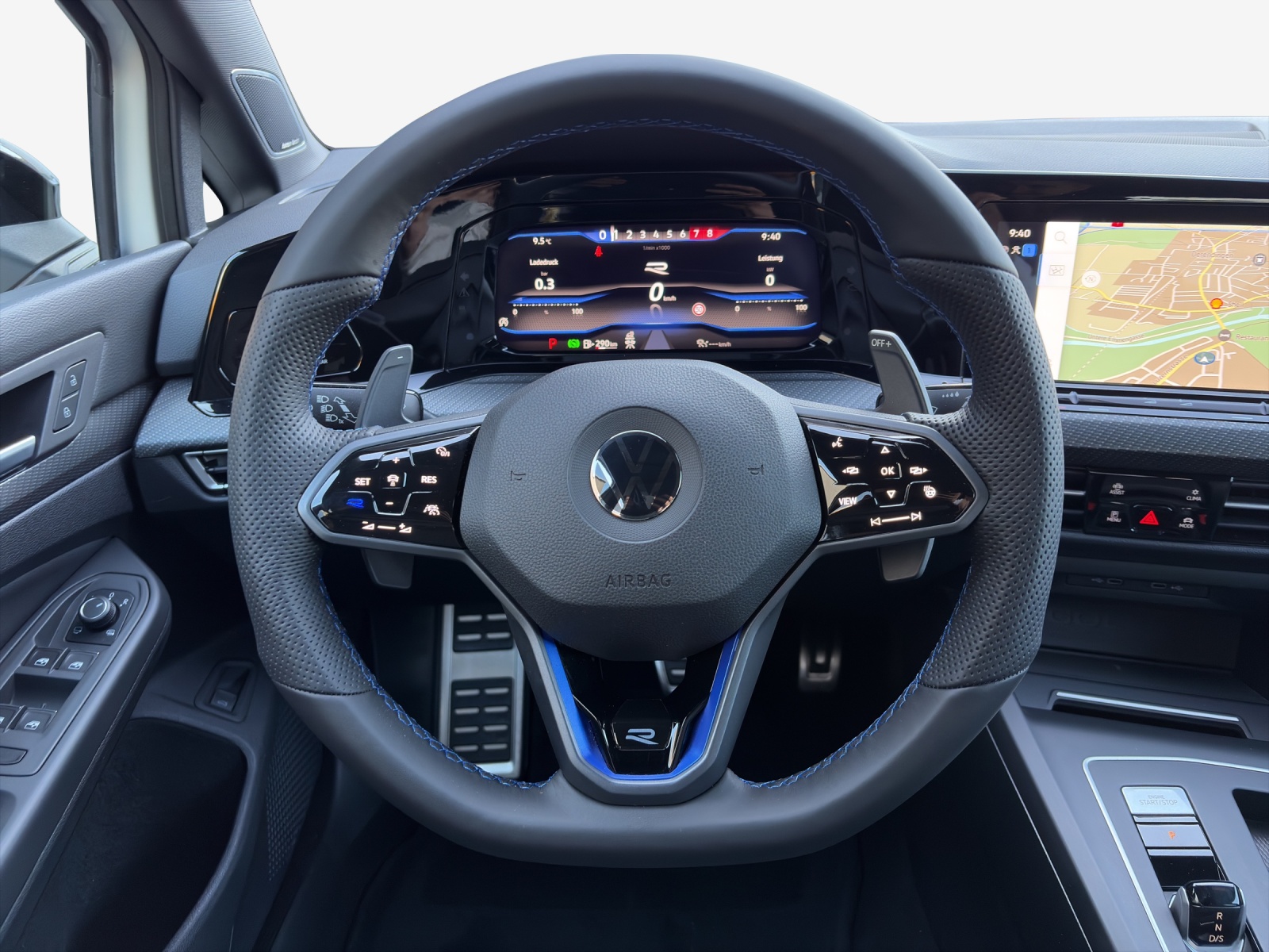 VW Golf Variant 2.0 TSI R DSG 4Motion-image-9