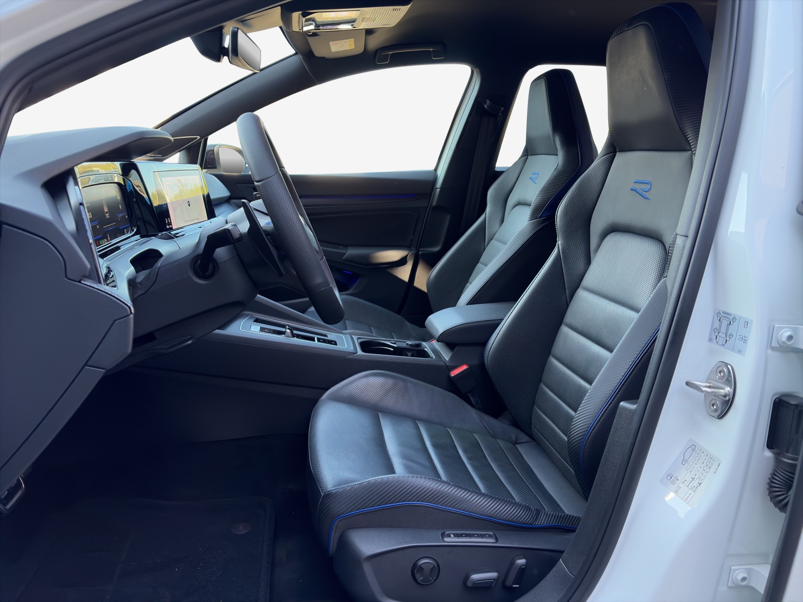VW Golf Variant 2.0 TSI R DSG 4Motion-image-7