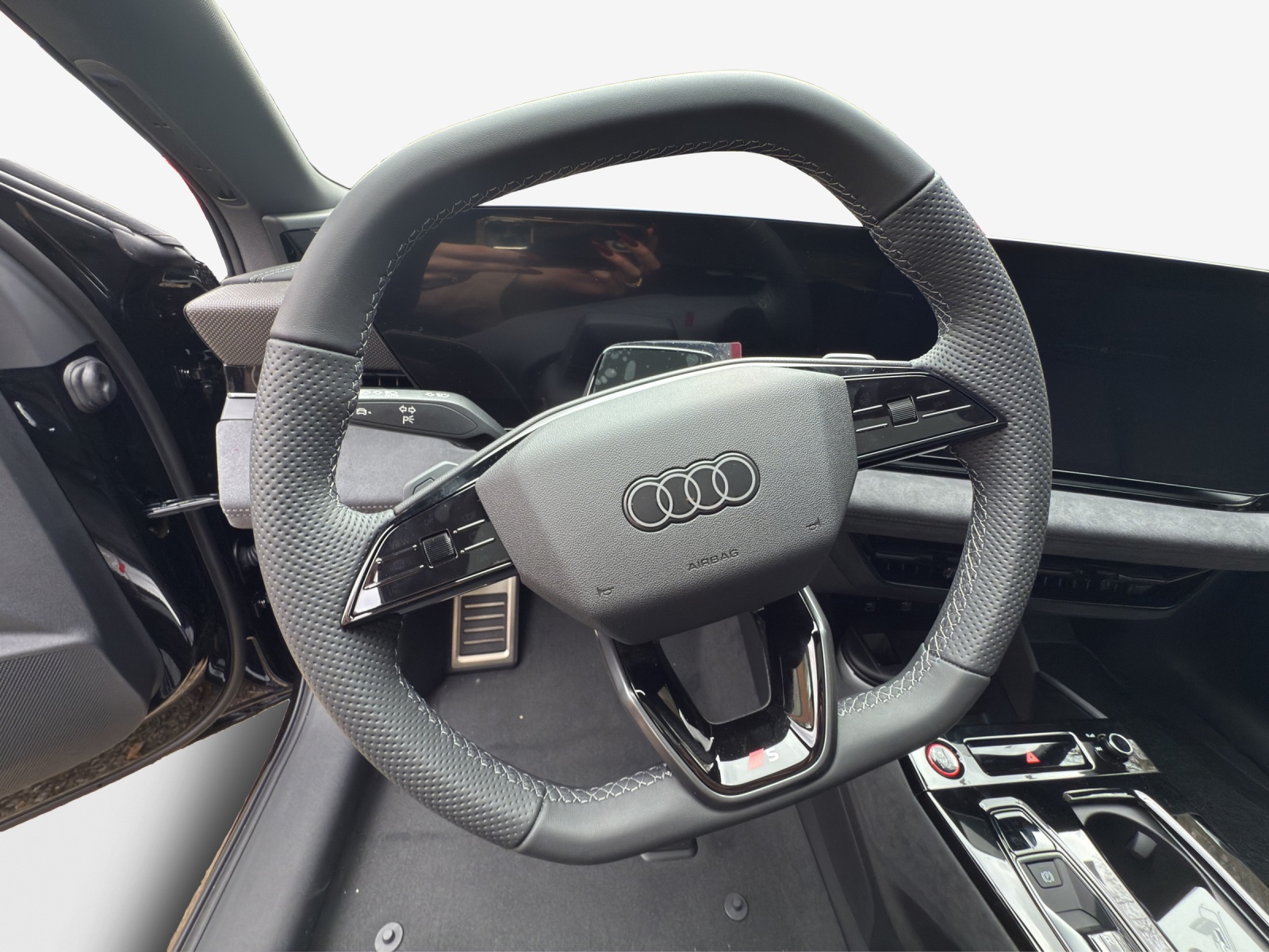 AUDI S6 Avant e-tron quattro-image-9