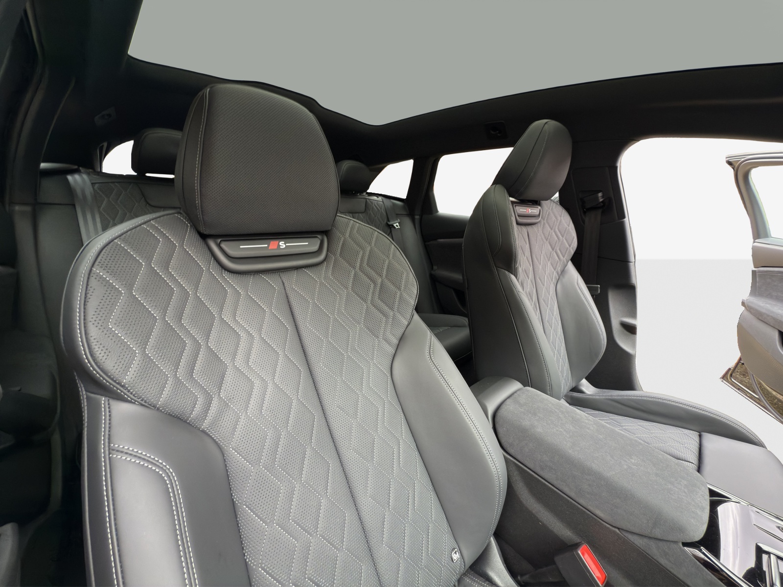 AUDI S6 Avant e-tron quattro-image-14