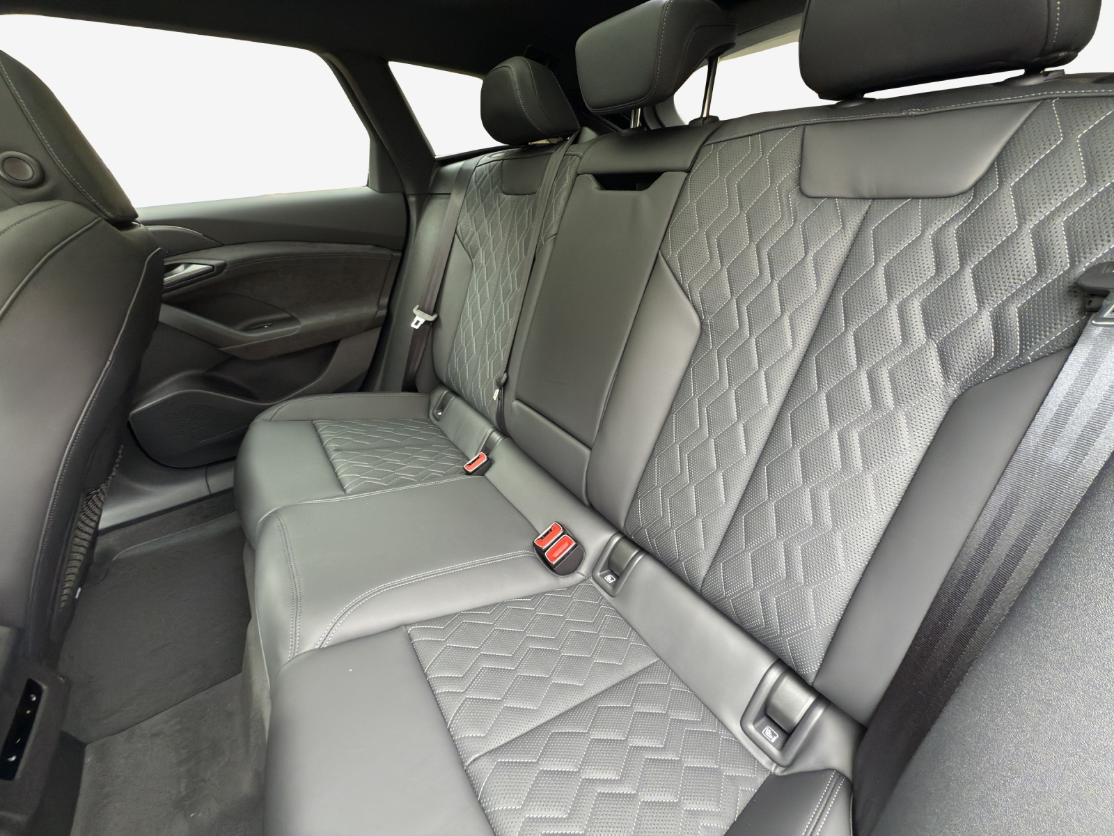 AUDI S6 Avant e-tron quattro-image-11