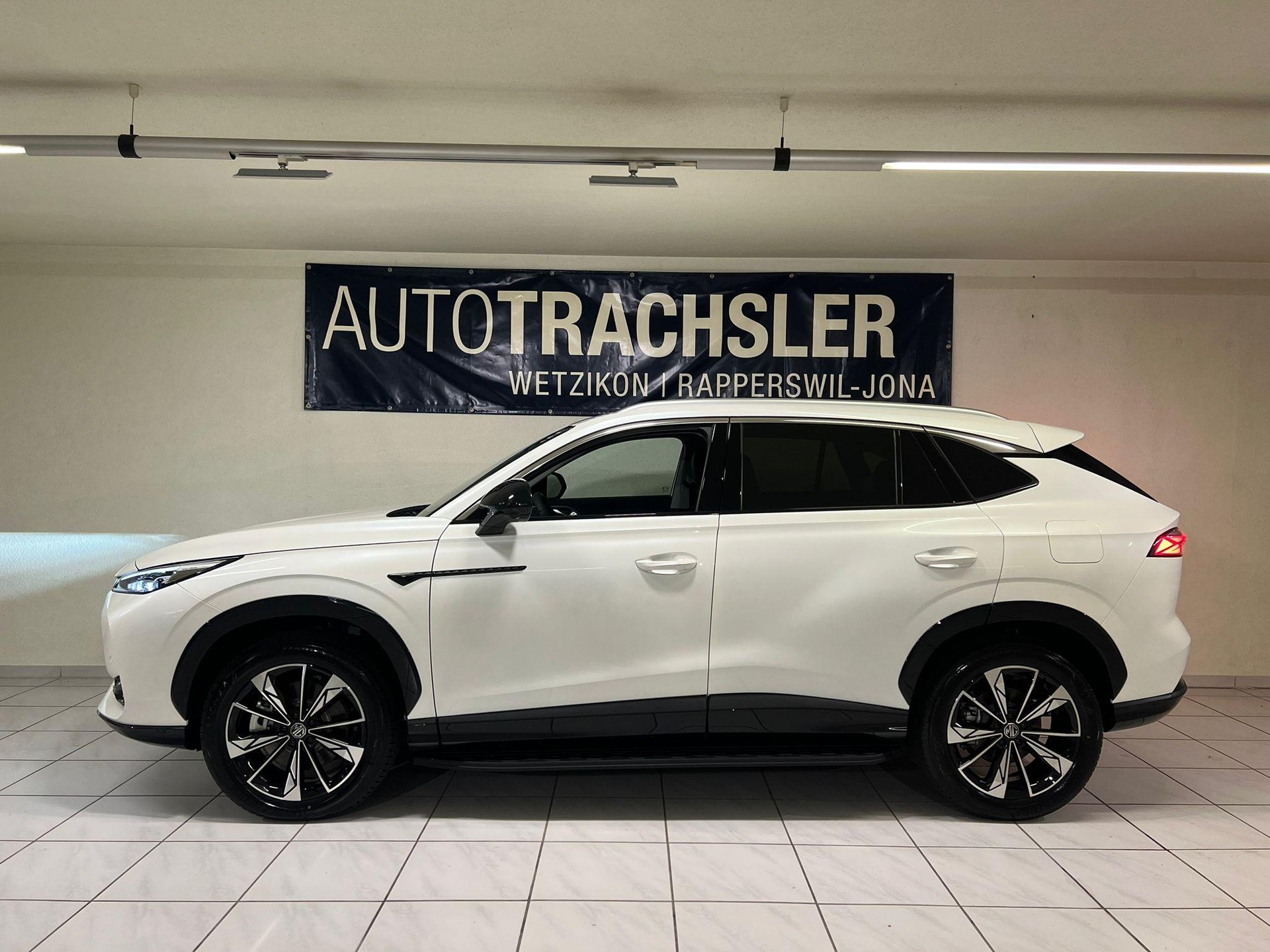 MG HS 1.5 PHEV Luxury-image-0