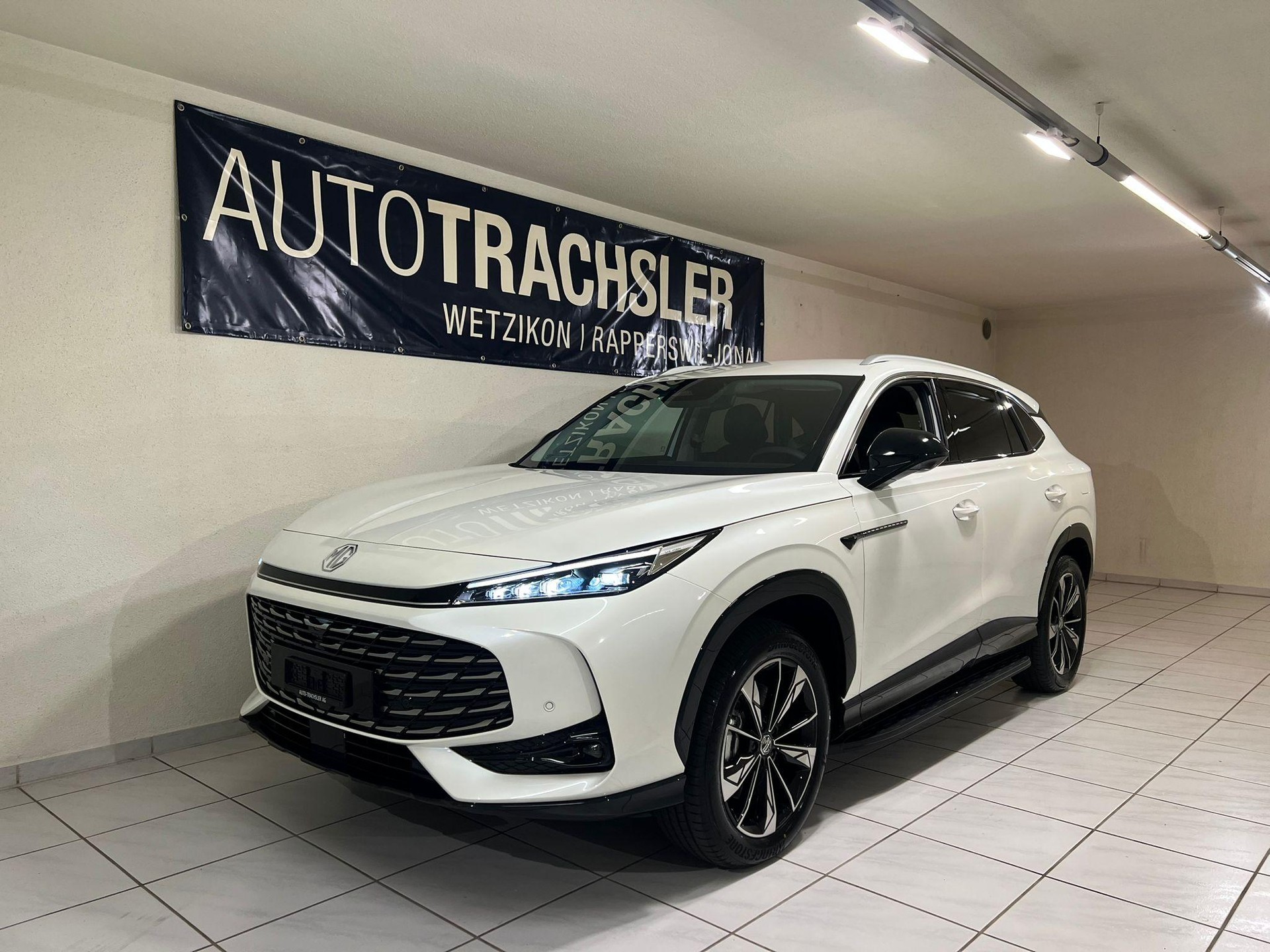 MG HS 1.5 PHEV Luxury-image-1