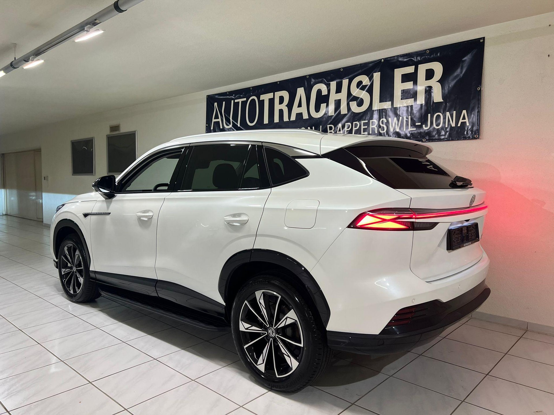 MG HS 1.5 PHEV Luxury-image-3