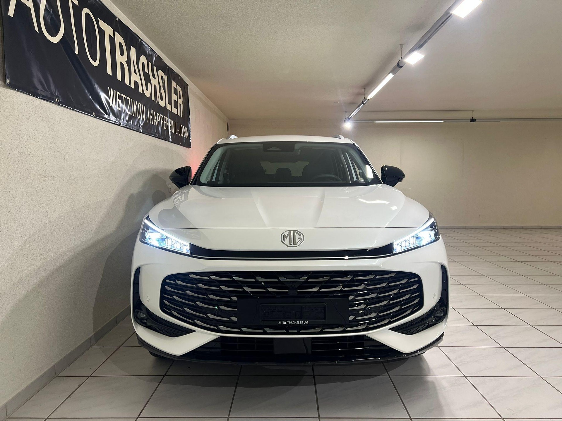 MG HS 1.5 PHEV Luxury-image-2