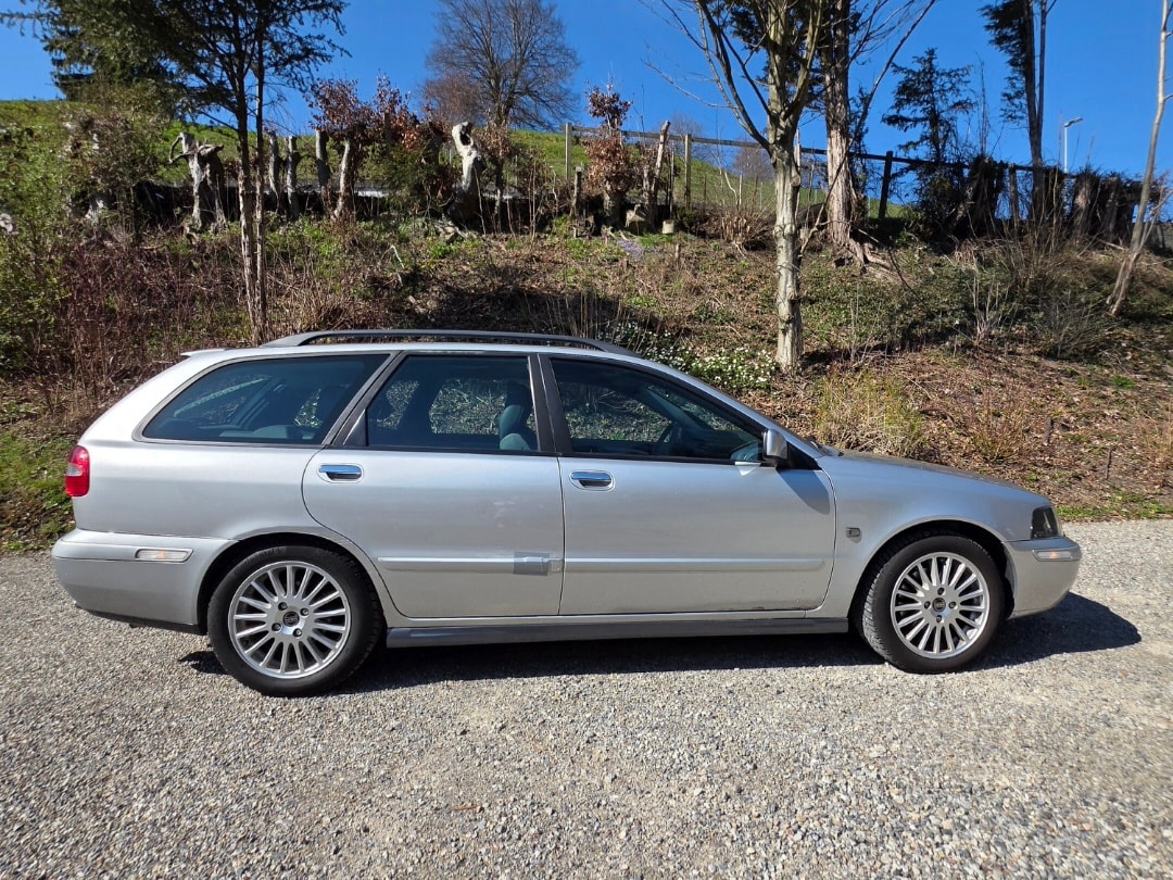 VOLVO V40 2.0T Elegance Edition | Automat | Bluetooth | Sitzheizung-image-8