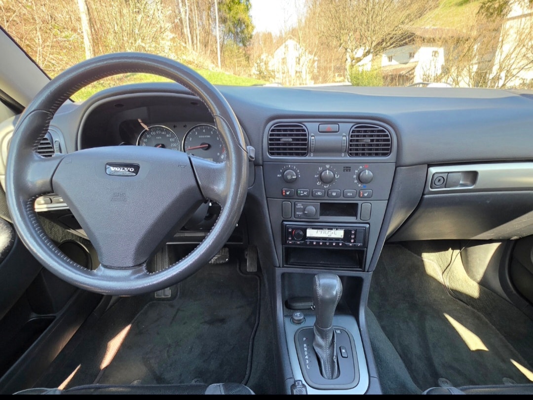 VOLVO V40 2.0T Elegance Edition | Automat | Bluetooth | Sitzheizung-image-4