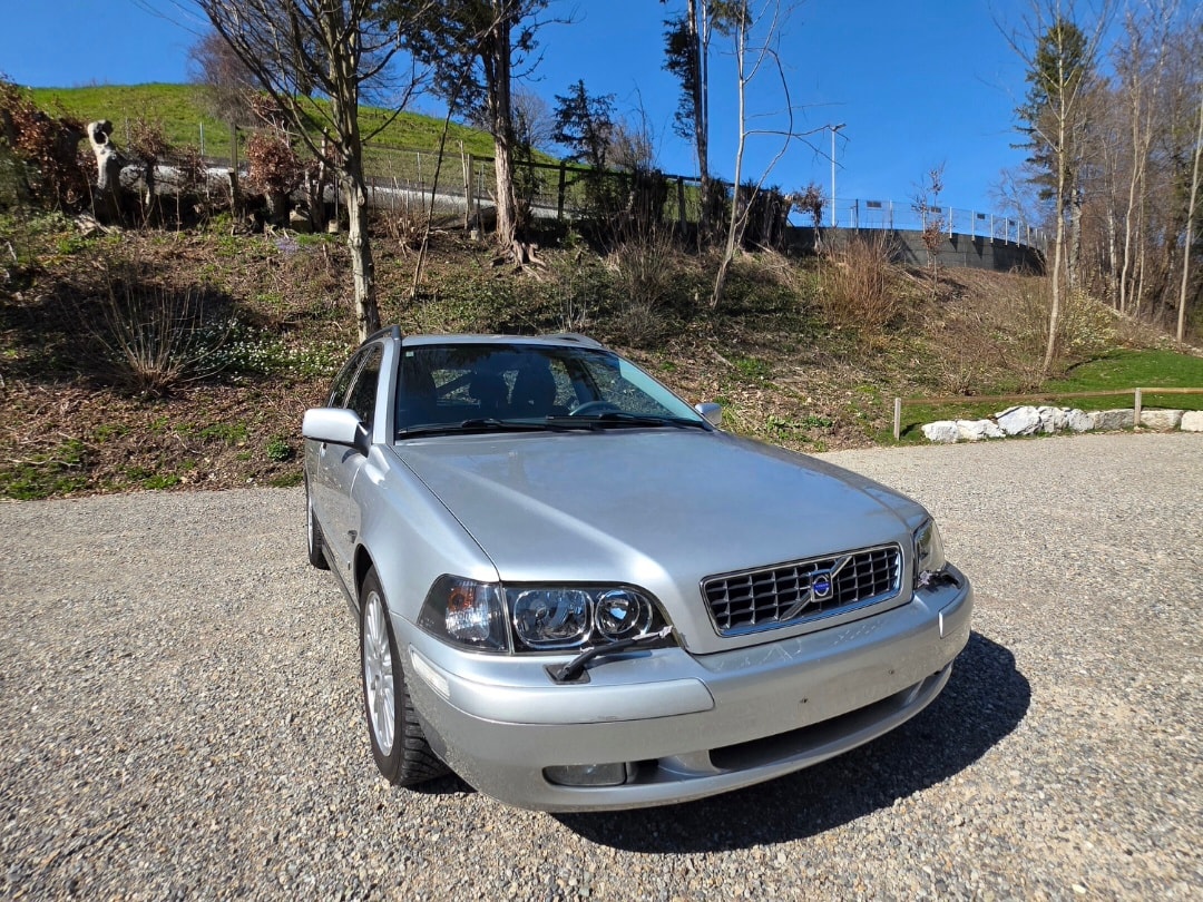 VOLVO V40 2.0T Elegance Edition | Automat | Bluetooth | Sitzheizung