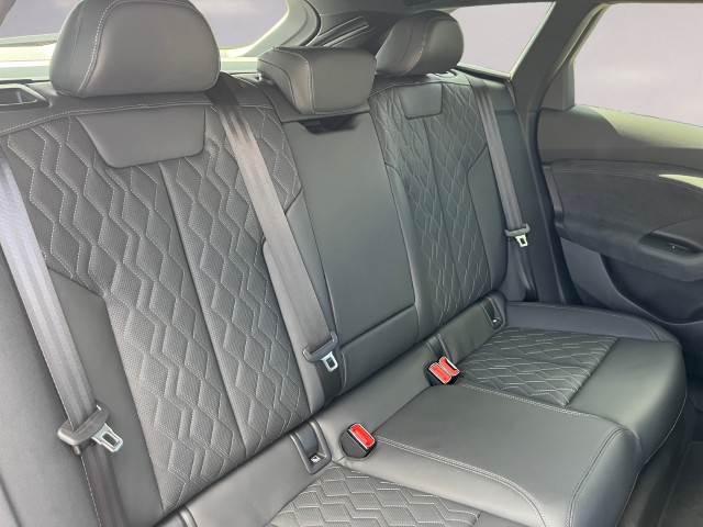 AUDI A6 Avant e-tron quattro-image-17