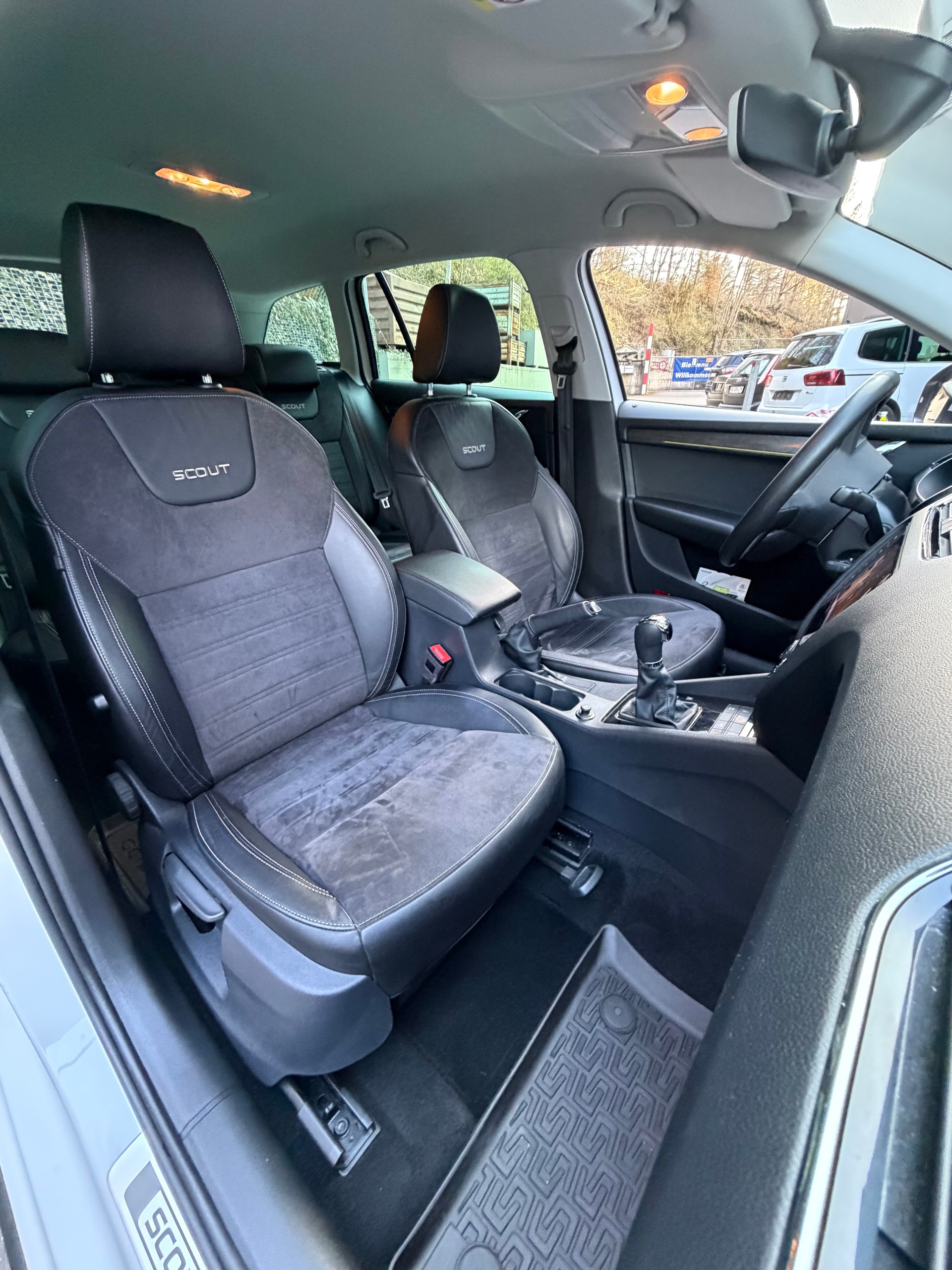 SKODA Octavia Combi 2.0 TDI Scout 4x4 DSG Leasing ab 295.--image-13