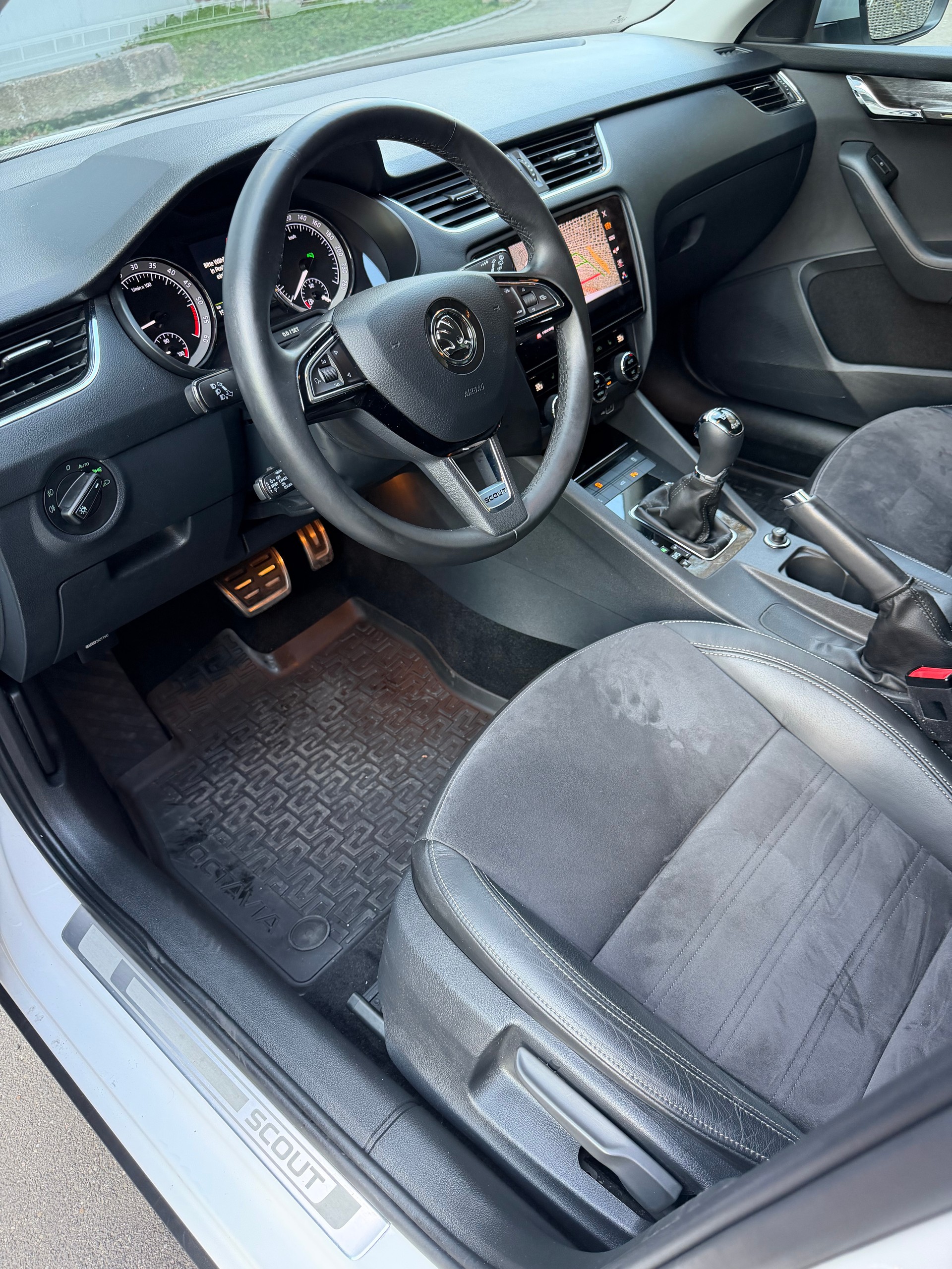 SKODA Octavia Combi 2.0 TDI Scout 4x4 DSG Leasing ab 295.--image-11