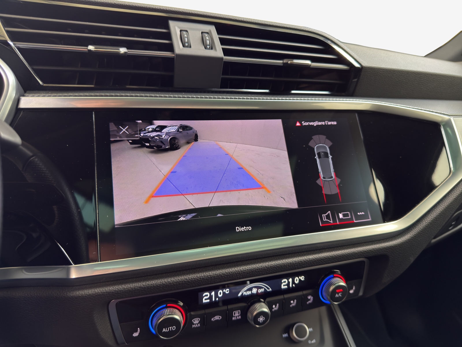 AUDI Q3 40 TDI S line Attraction quattro S-tronic-image-14