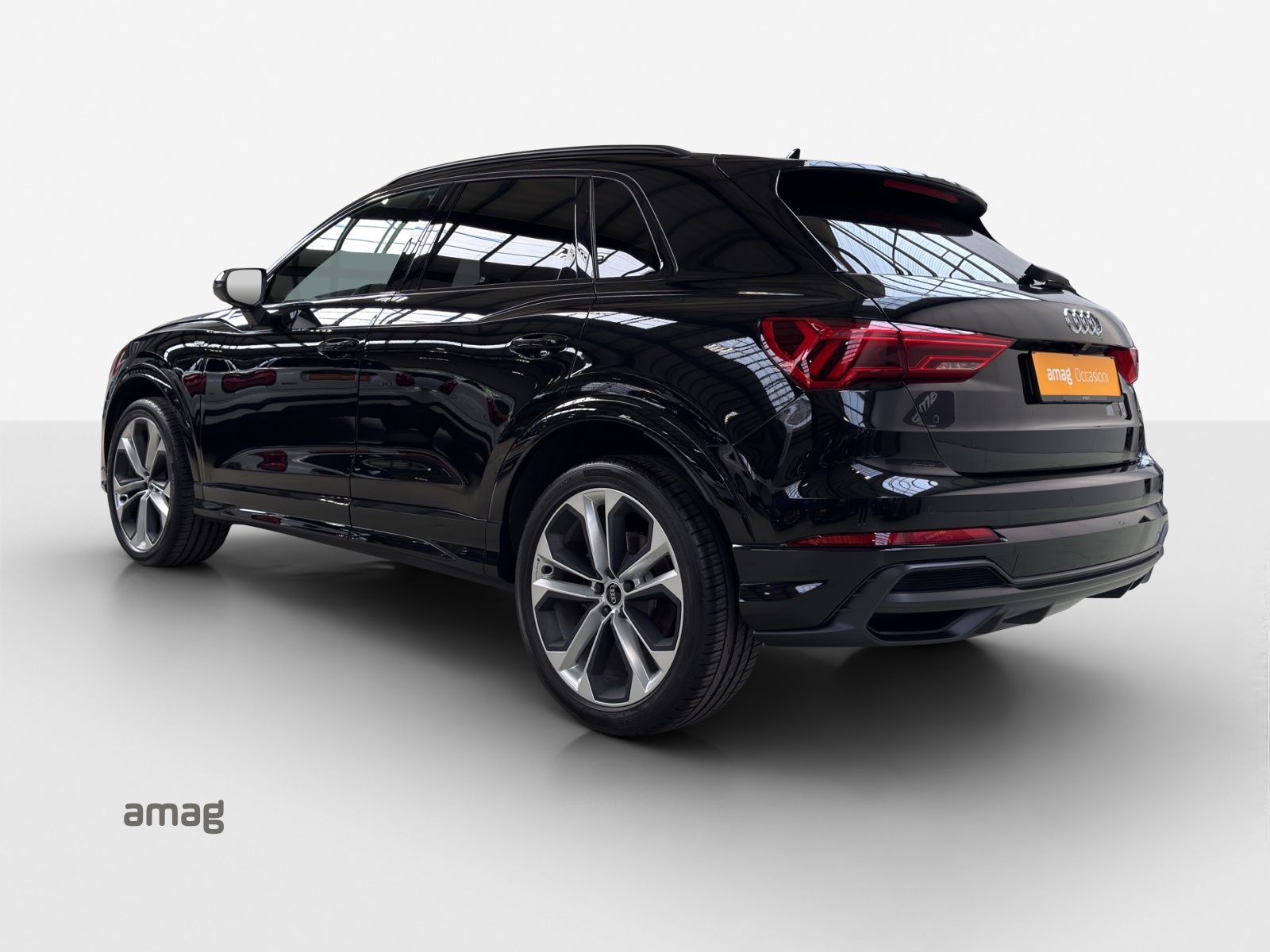 AUDI Q3 40 TDI S line Attraction quattro S-tronic-image-2