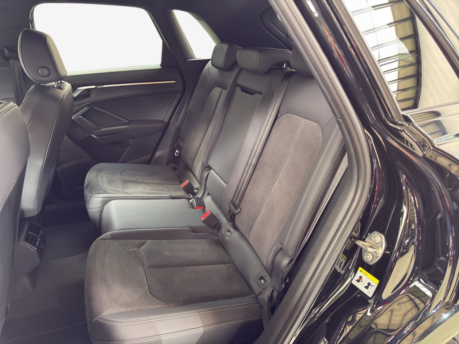 AUDI Q3 40 TDI S line Attraction quattro S-tronic-image-11