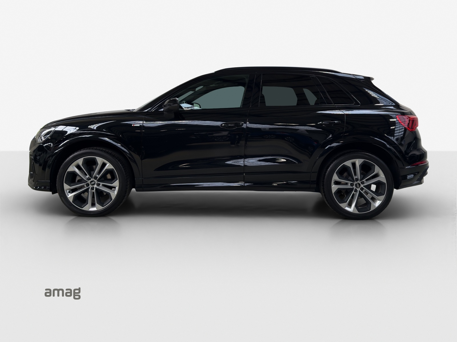 AUDI Q3 40 TDI S line Attraction quattro S-tronic-image-1