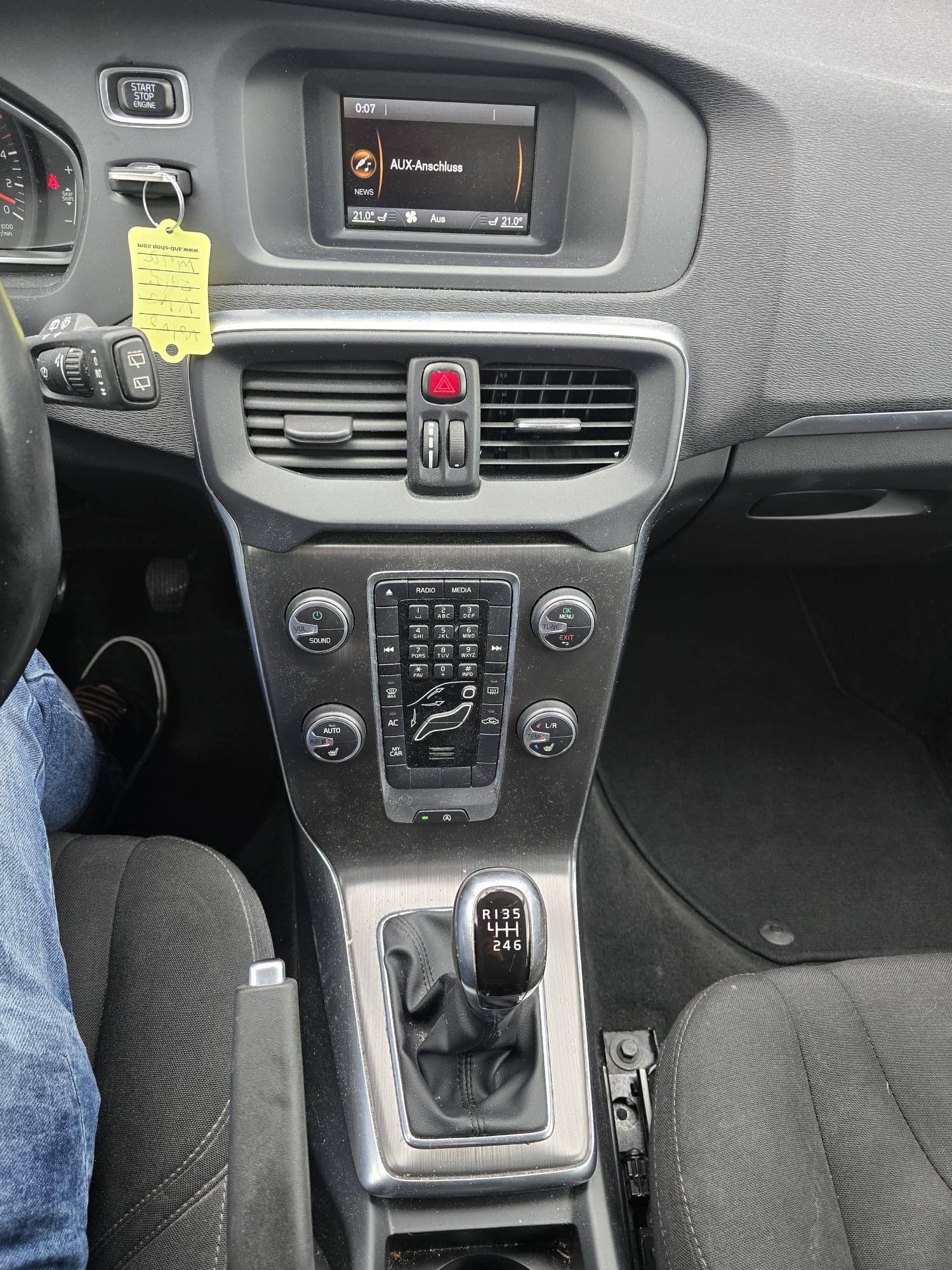 VOLVO V40 D2 Summum R-Design-image-10