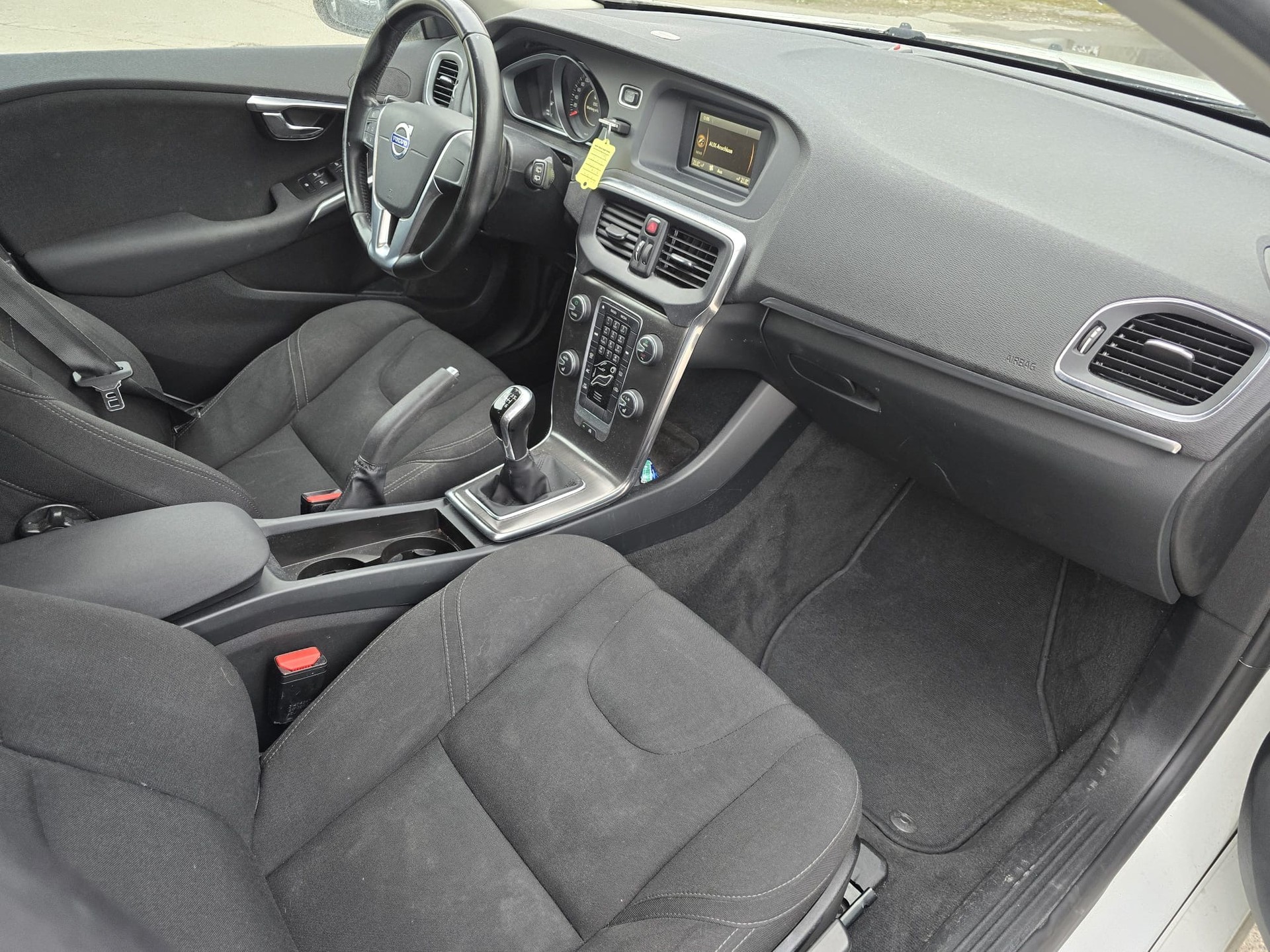 VOLVO V40 D2 Summum R-Design-image-8