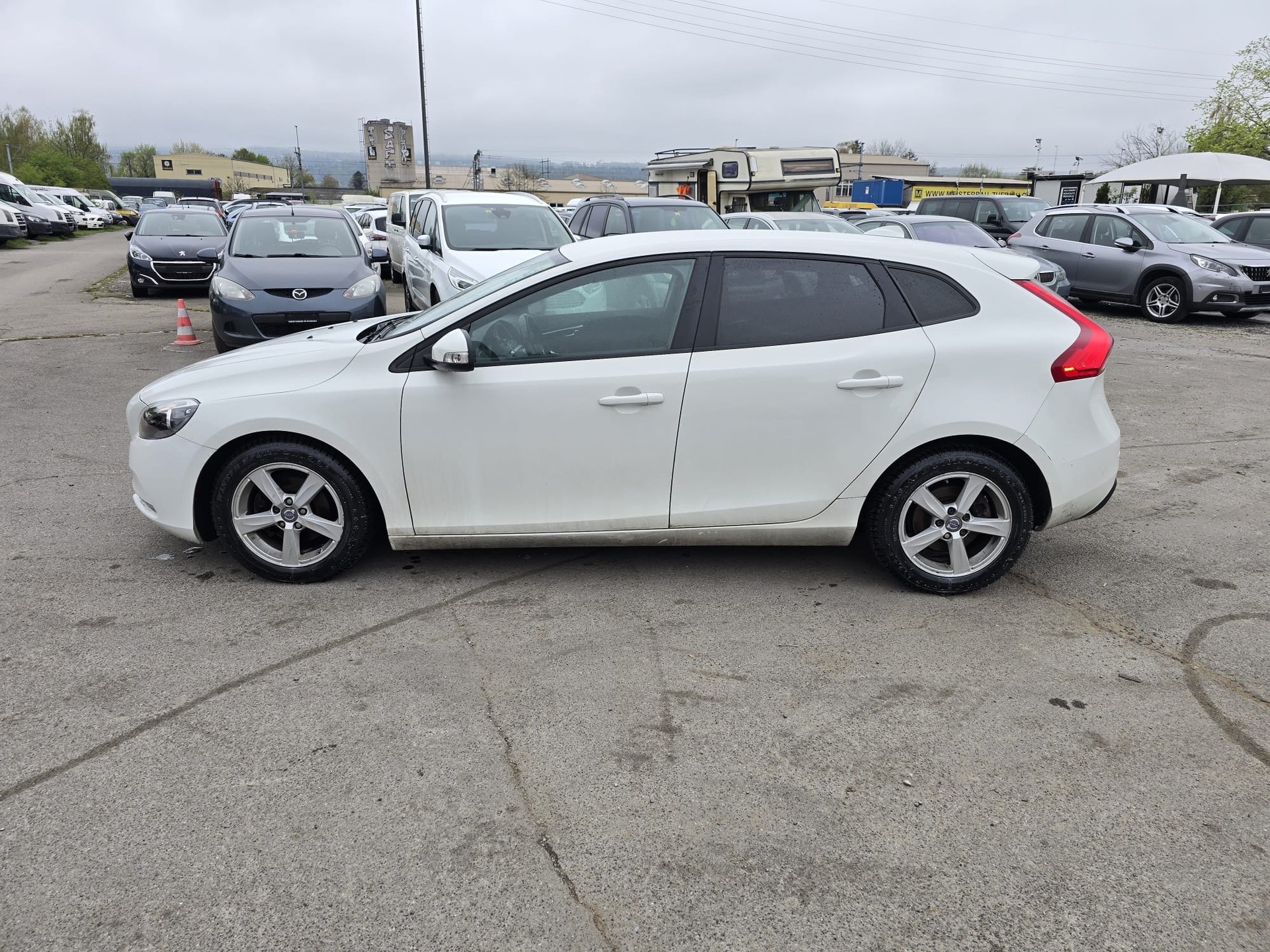 VOLVO V40 D2 Summum R-Design-image-4