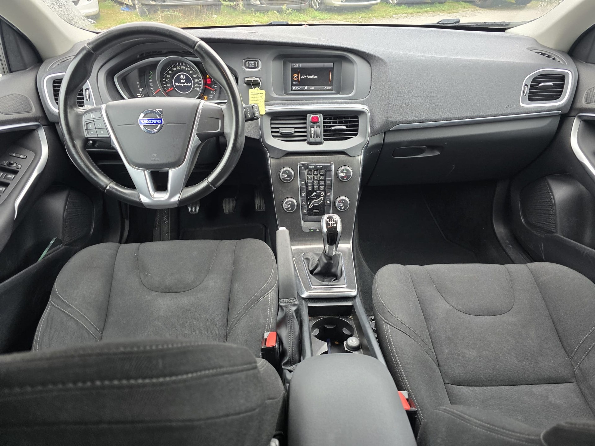 VOLVO V40 D2 Summum R-Design-image-9