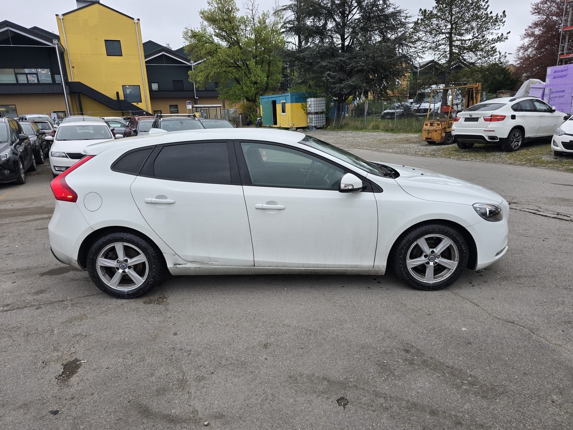 VOLVO V40 D2 Summum R-Design-image-6