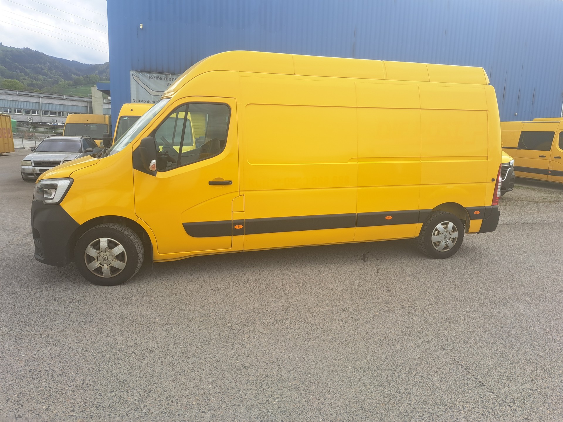 RENAULT Master T35 2.3dCi 135 L3H3