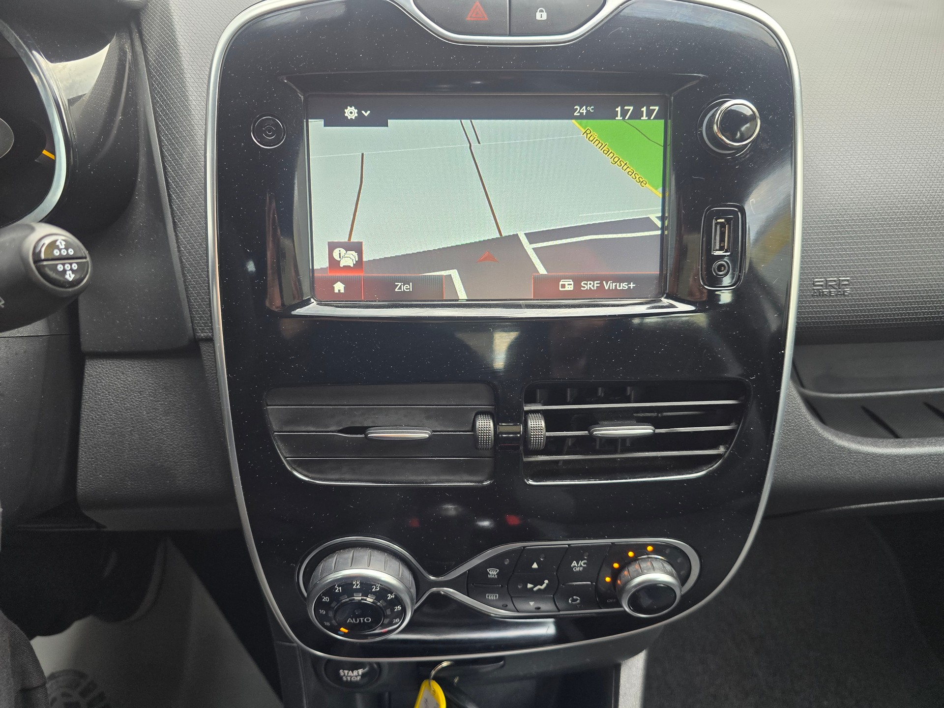 RENAULT Clio 0.9 12V Limited-image-17