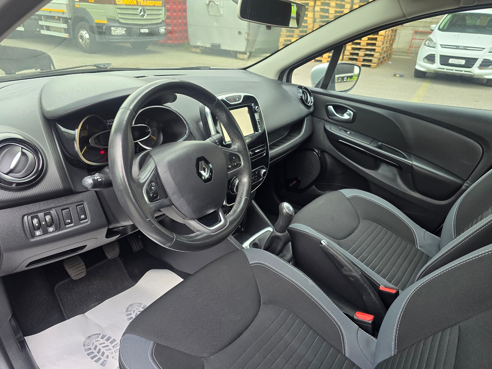 RENAULT Clio 0.9 12V Limited-image-10