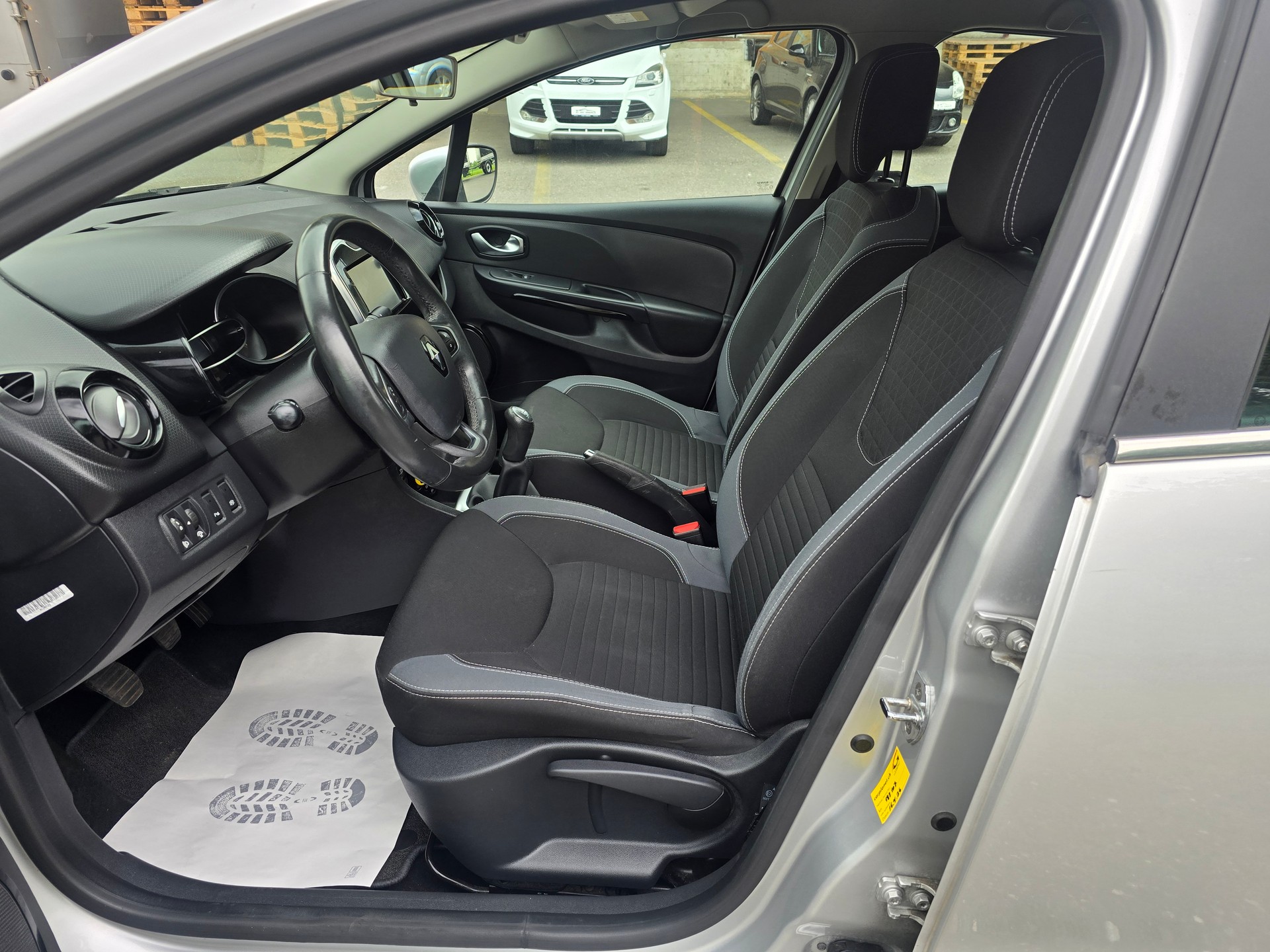 RENAULT Clio 0.9 12V Limited-image-9
