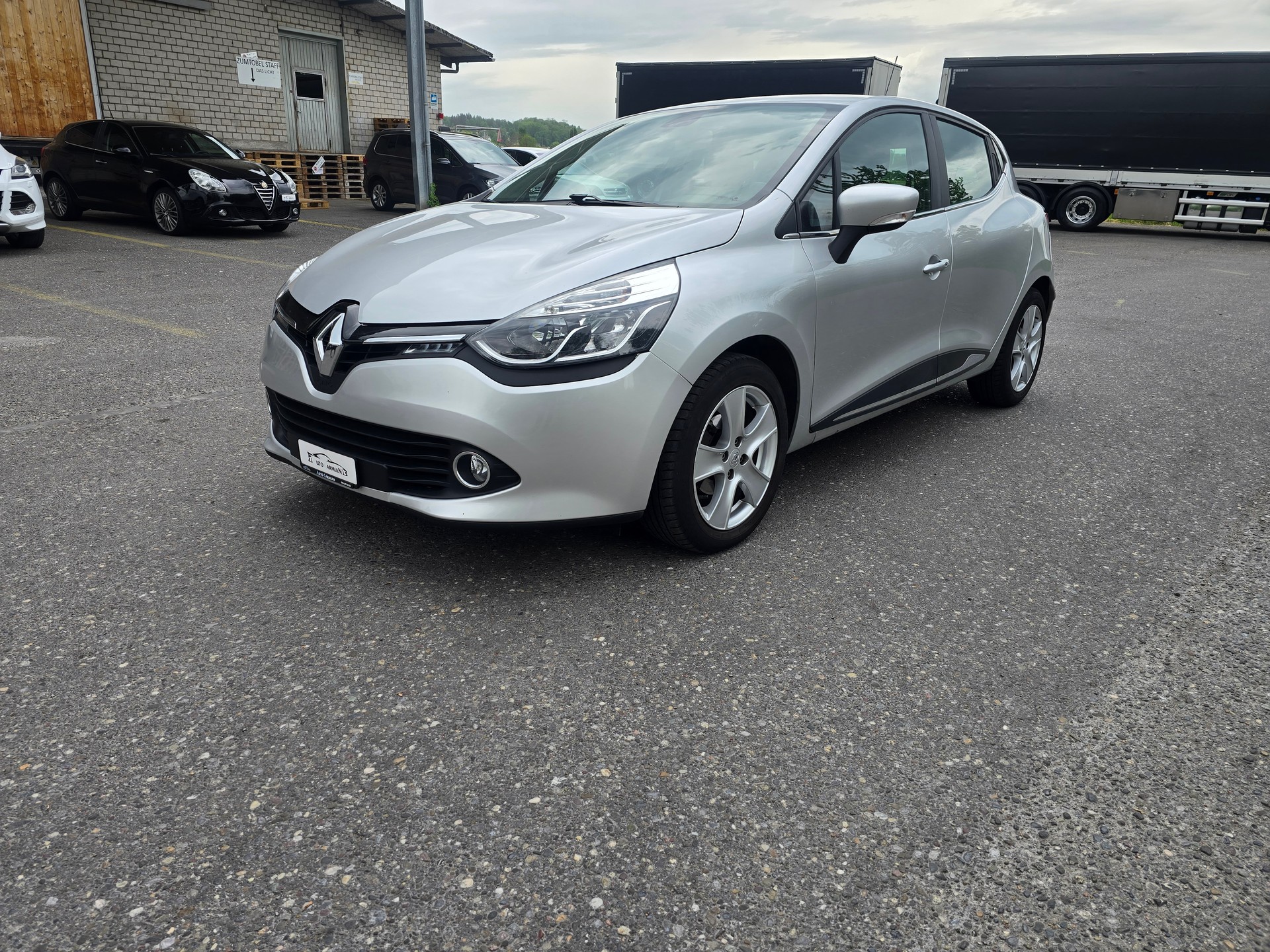 RENAULT Clio 0.9 12V Limited-image-2